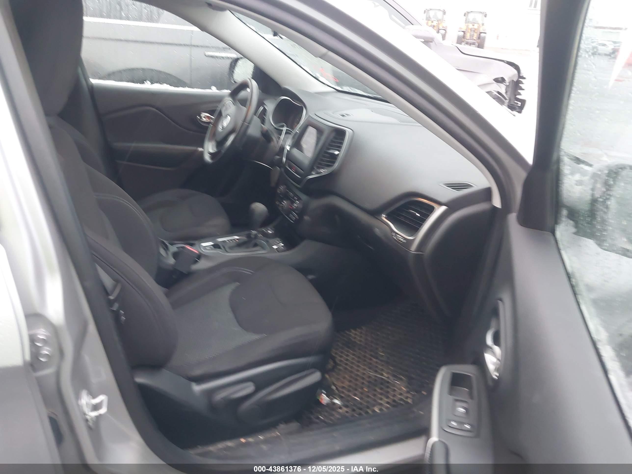JEEP CHEROKEE image 5