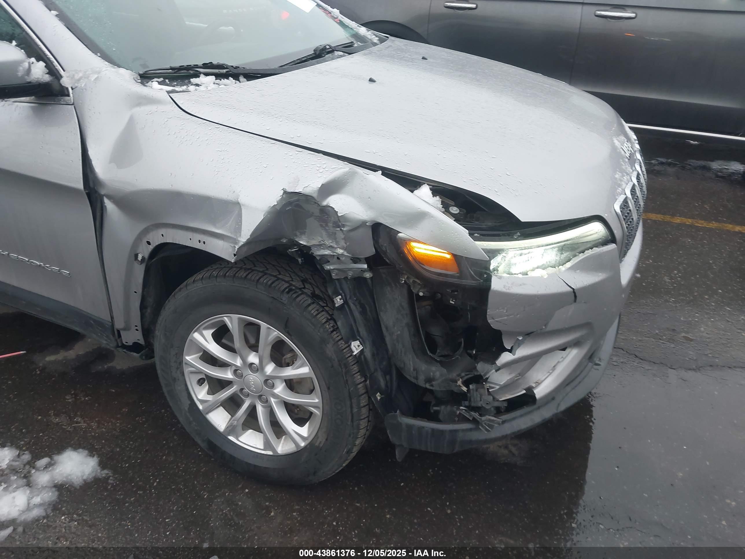JEEP CHEROKEE image 6
