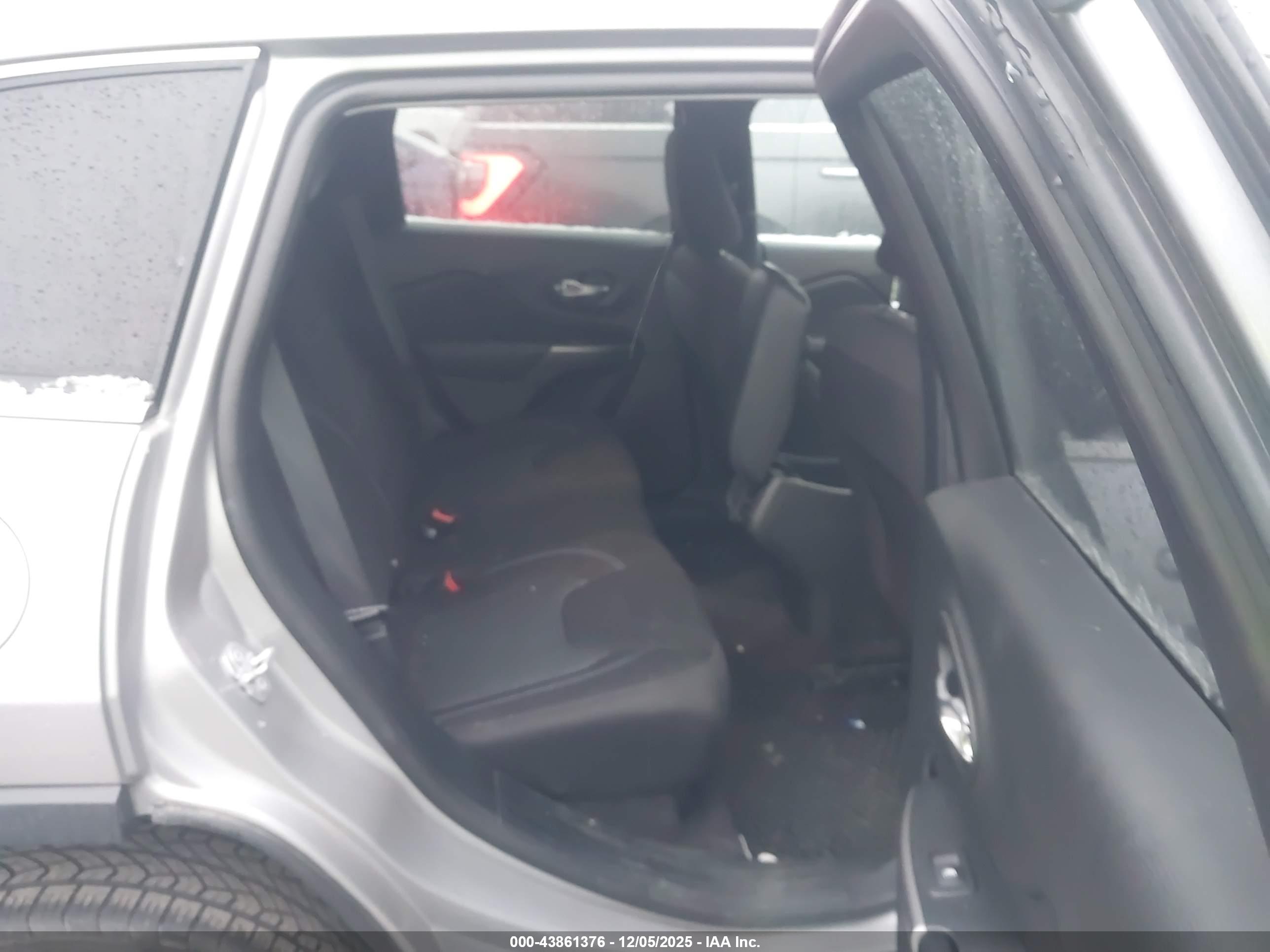 JEEP CHEROKEE image 8