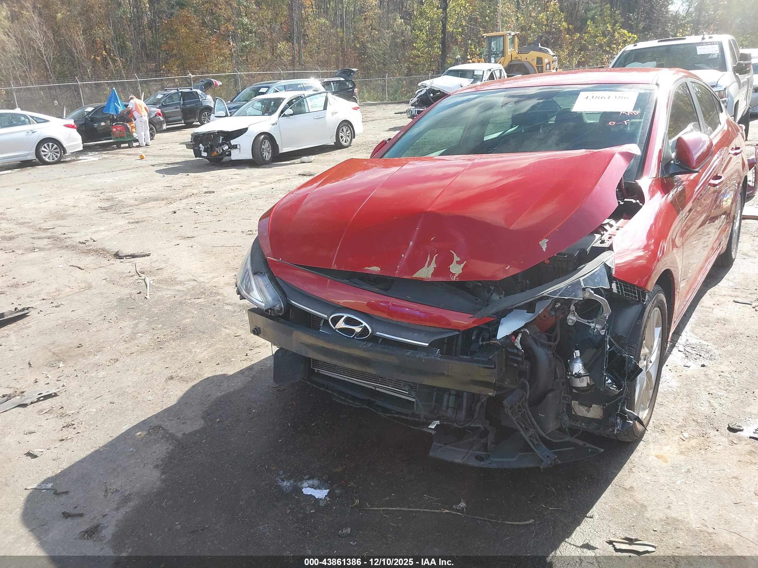 HYUNDAI ELANTRA image 6