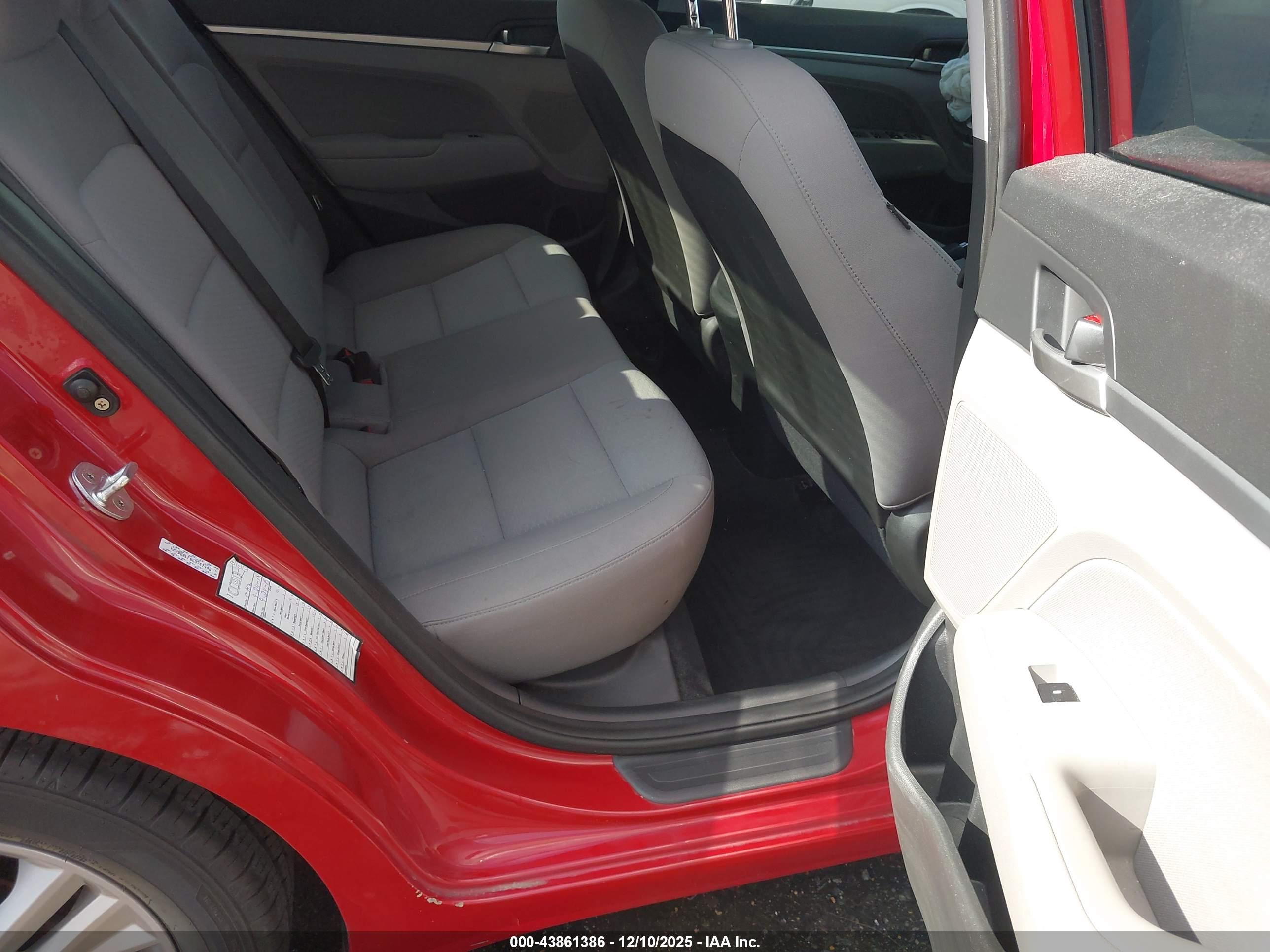 HYUNDAI ELANTRA image 8