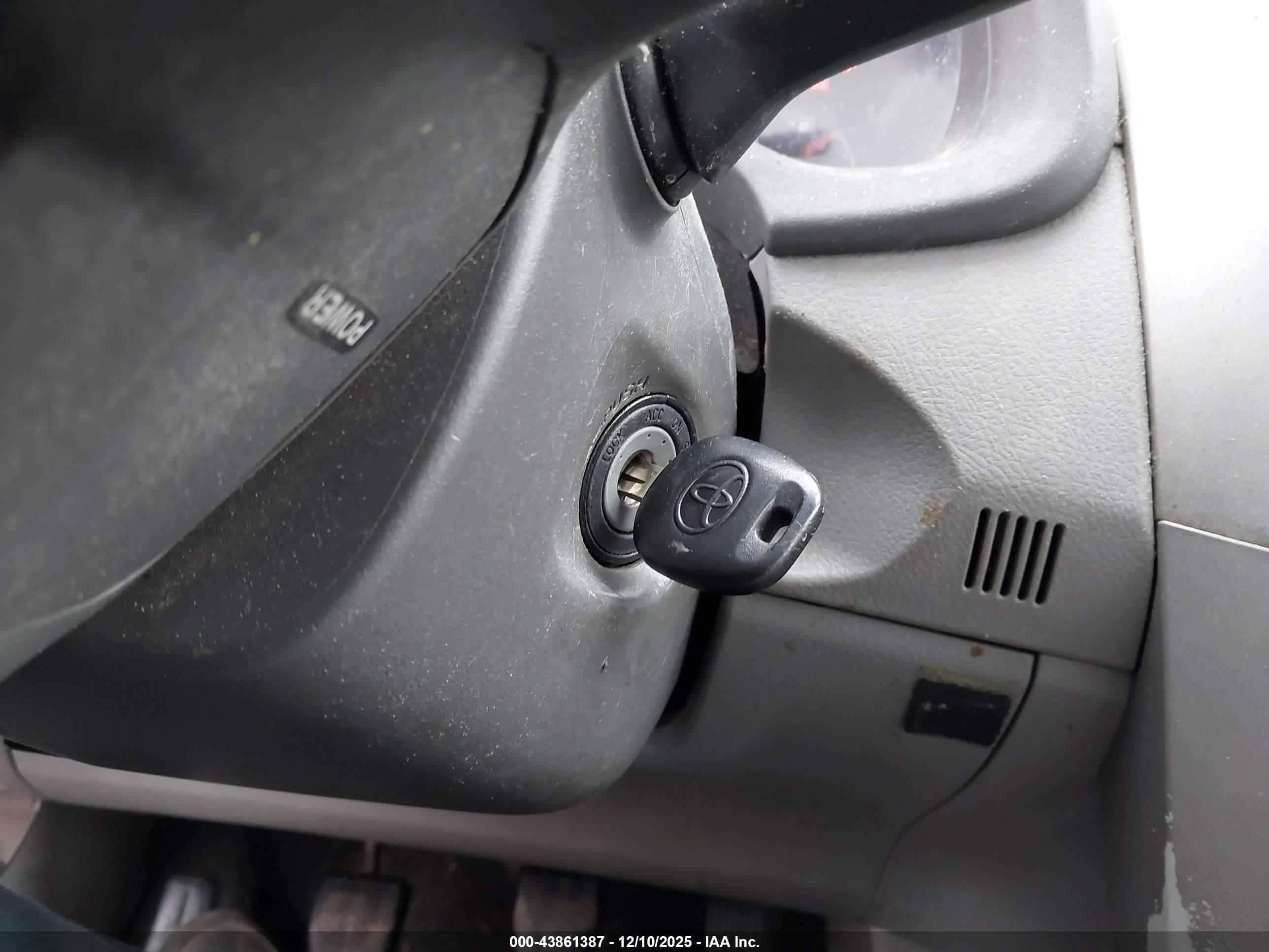 TOYOTA COROLLA image 11