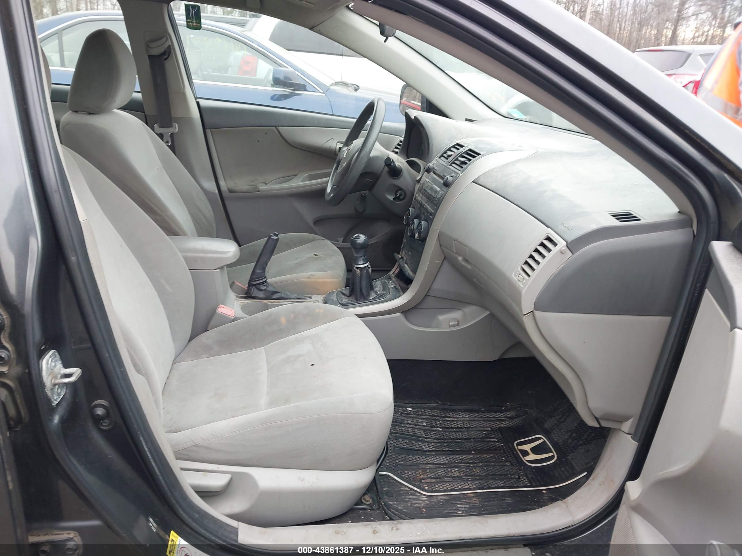 TOYOTA COROLLA image 5