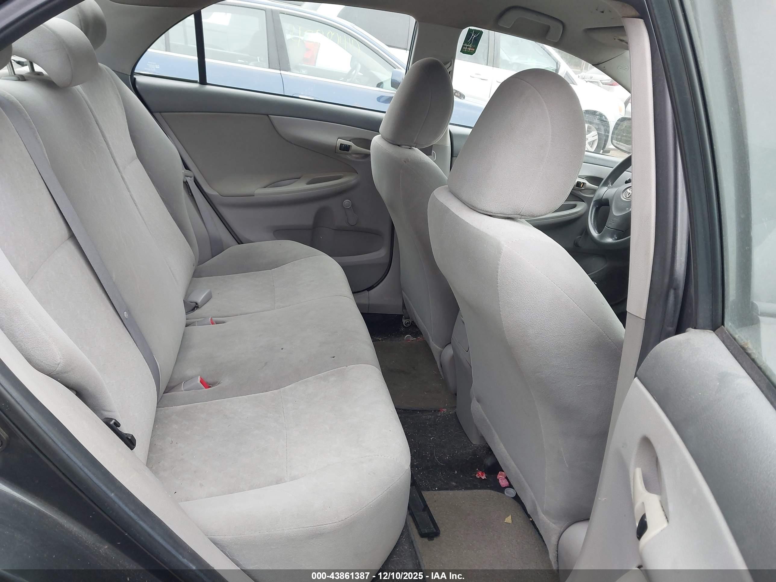 TOYOTA COROLLA image 8