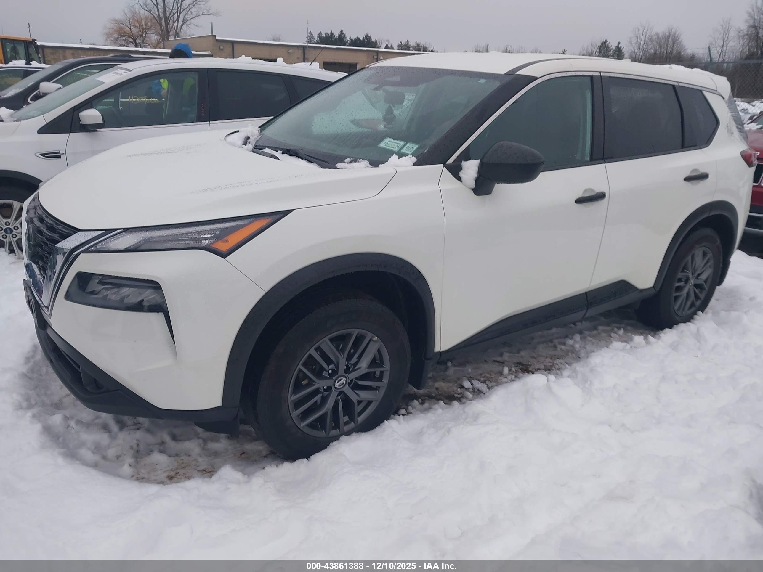 NISSAN ROGUE image 2