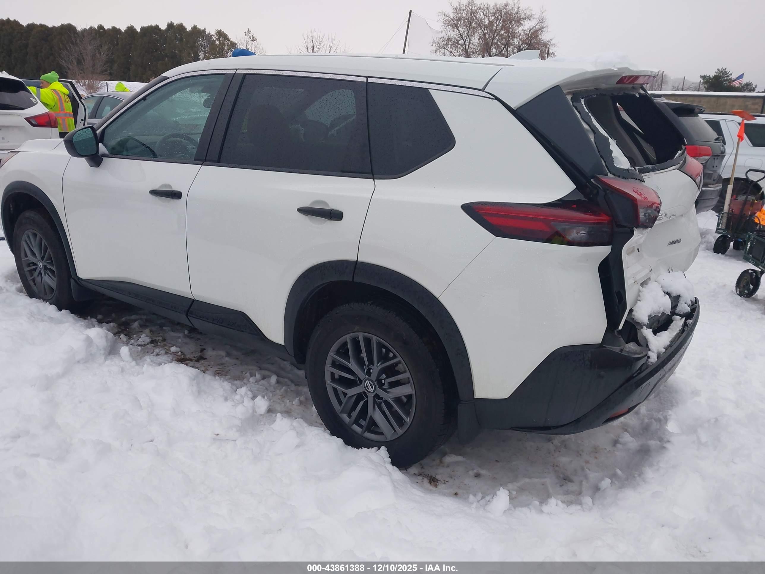 NISSAN ROGUE image 3