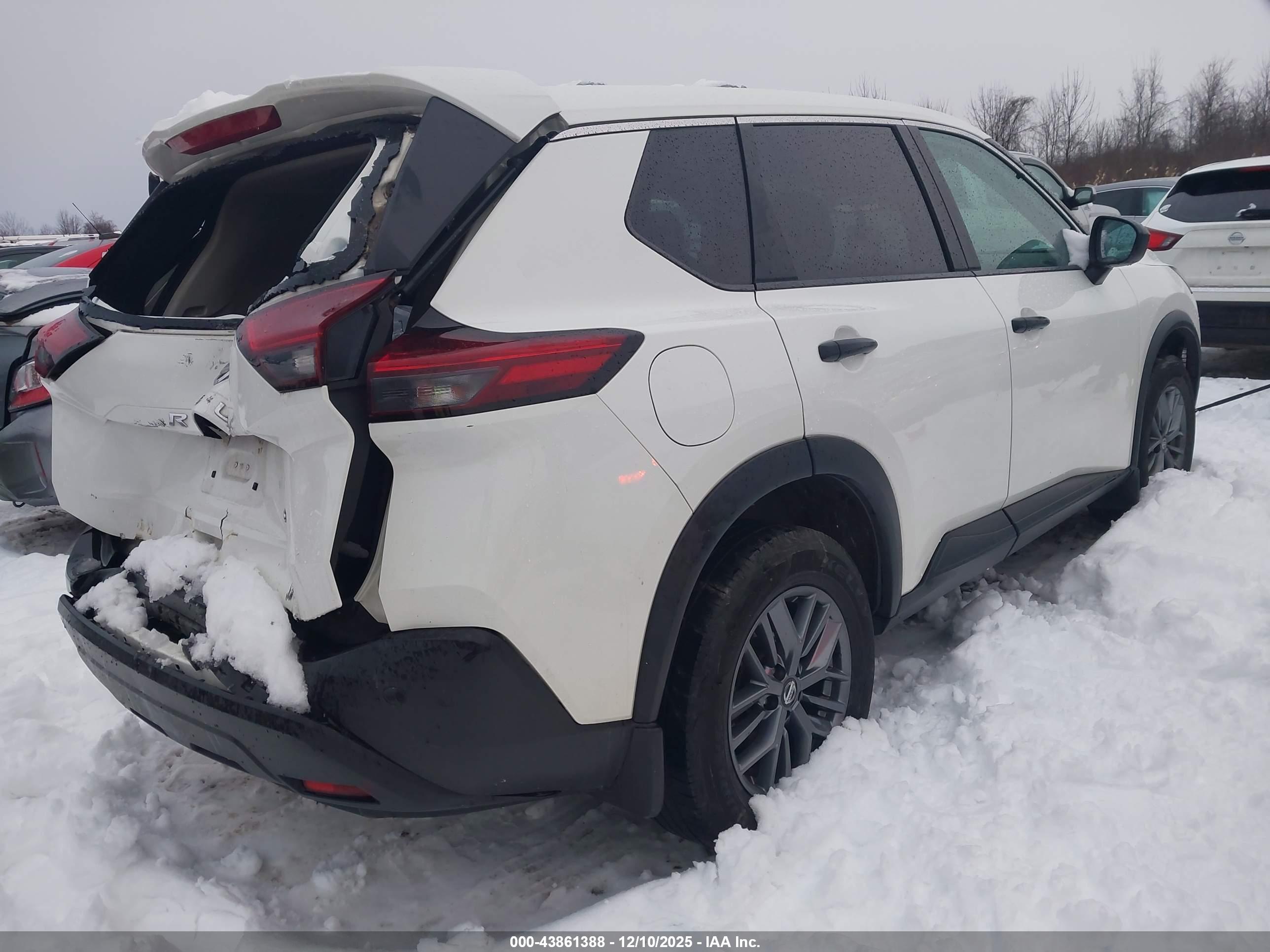NISSAN ROGUE image 4