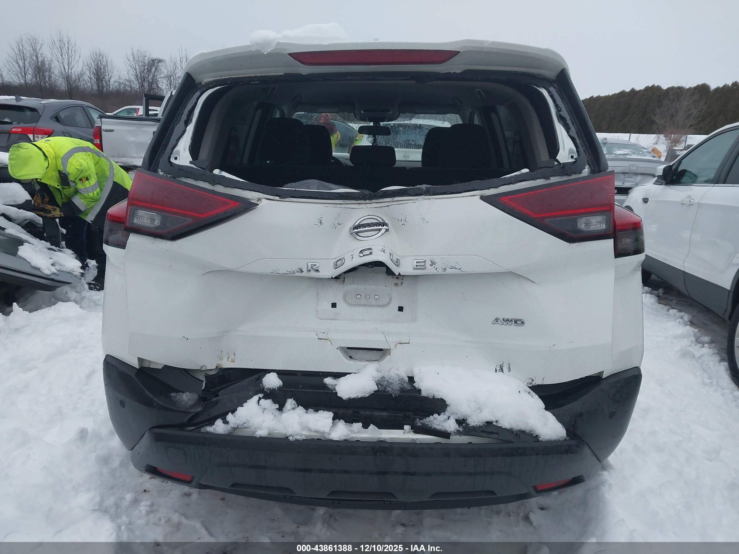 NISSAN ROGUE image 6