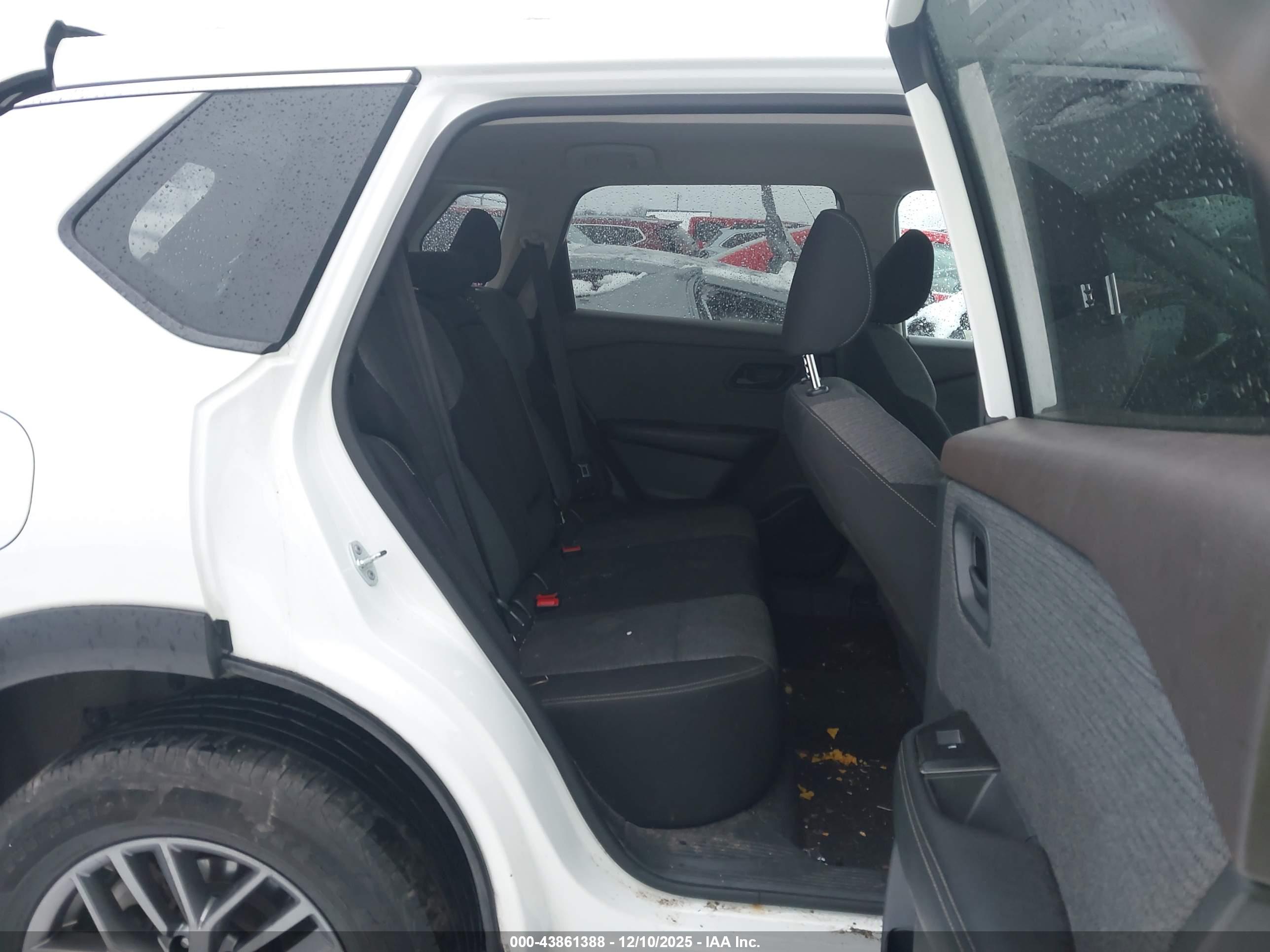 NISSAN ROGUE image 8