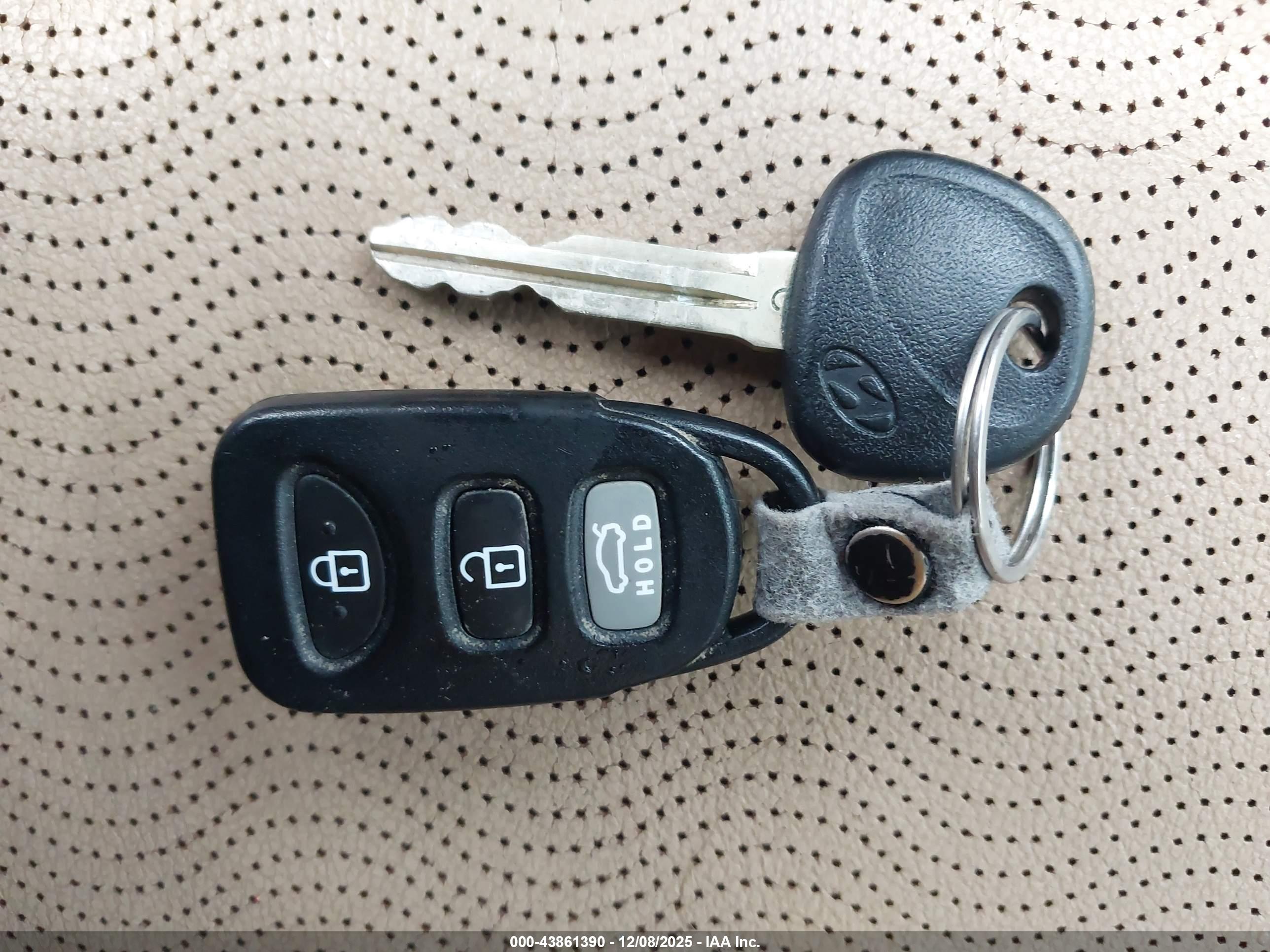 HYUNDAI ELANTRA image 11