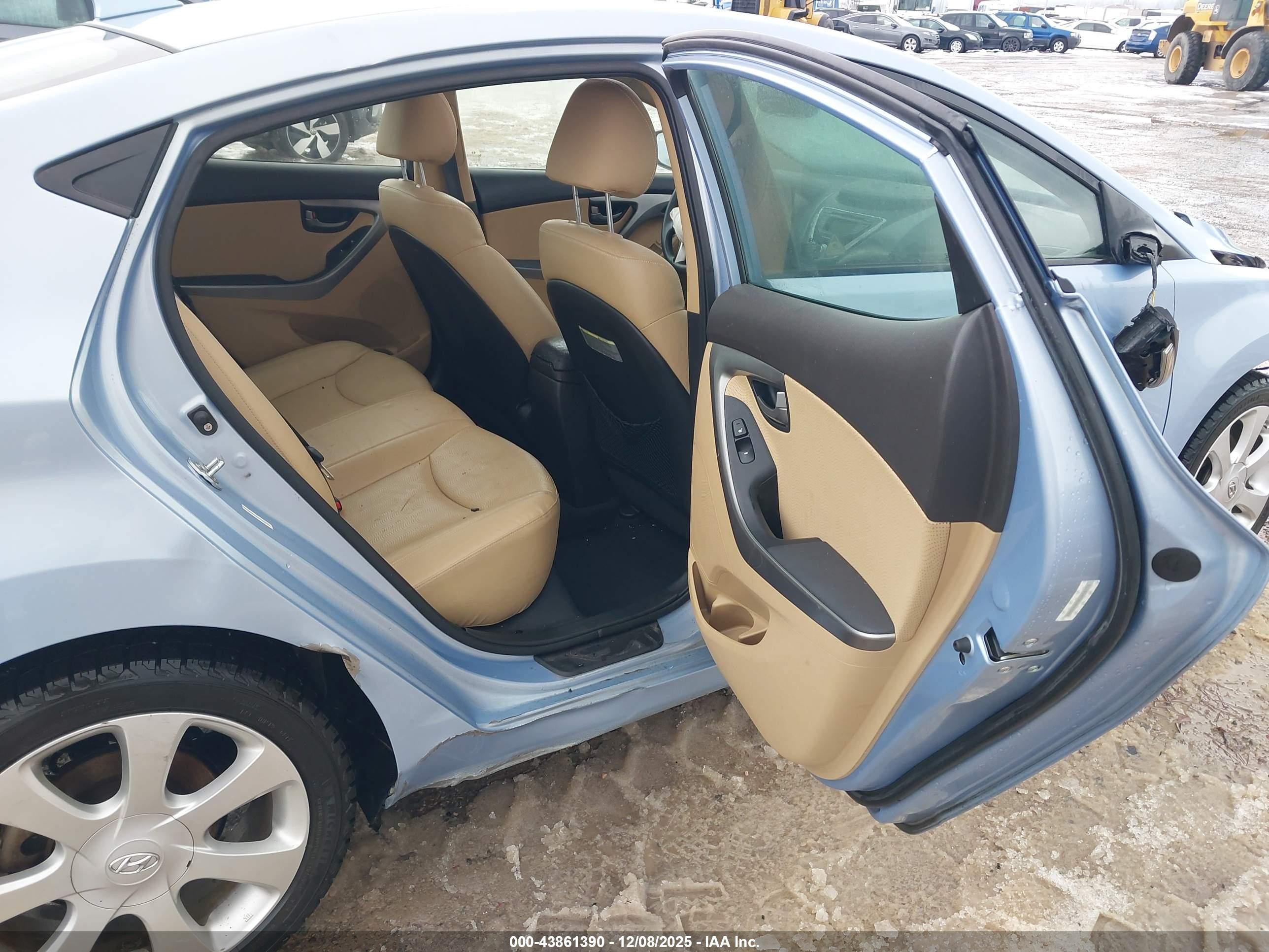 HYUNDAI ELANTRA image 8