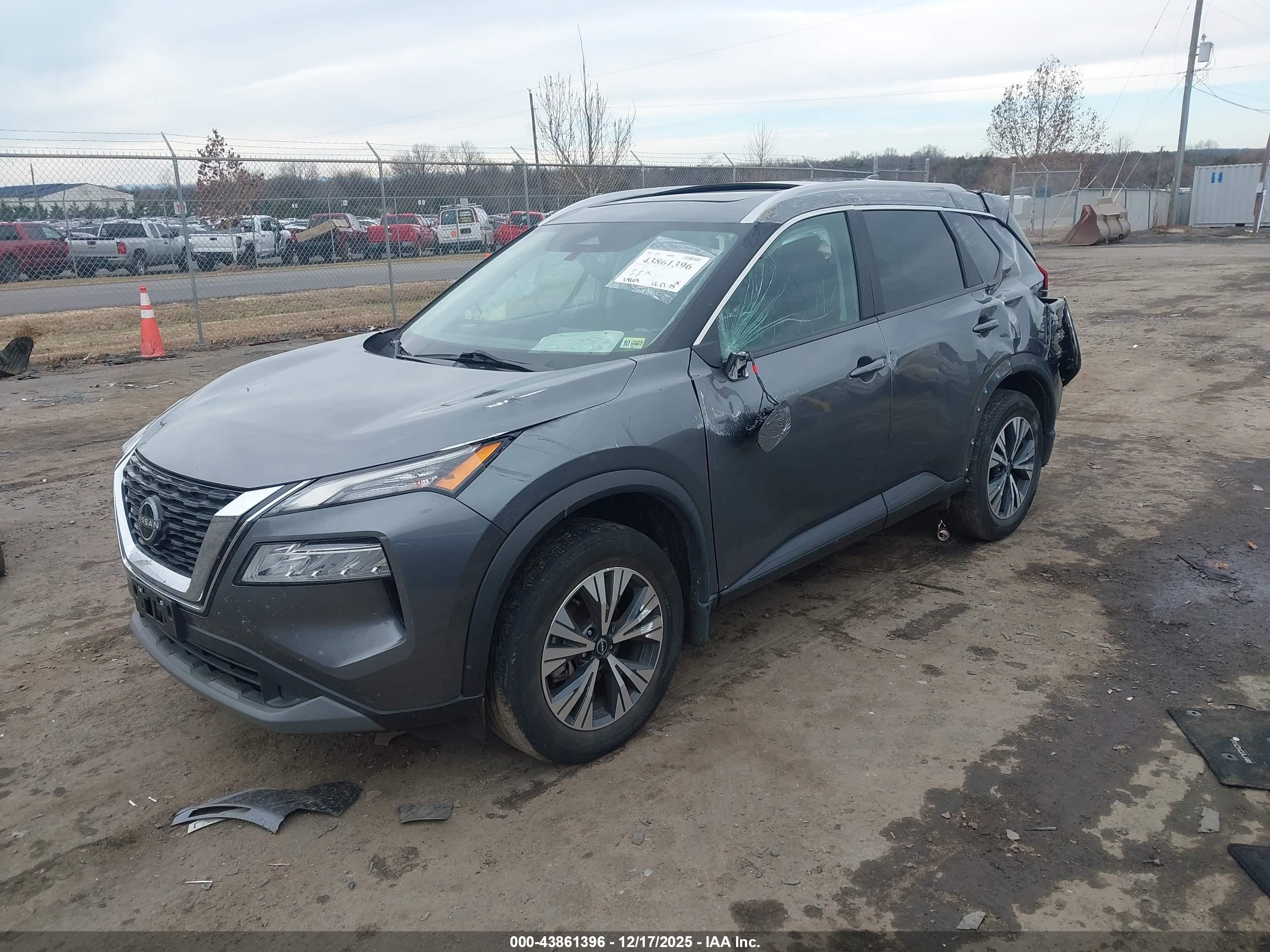 NISSAN ROGUE image 2