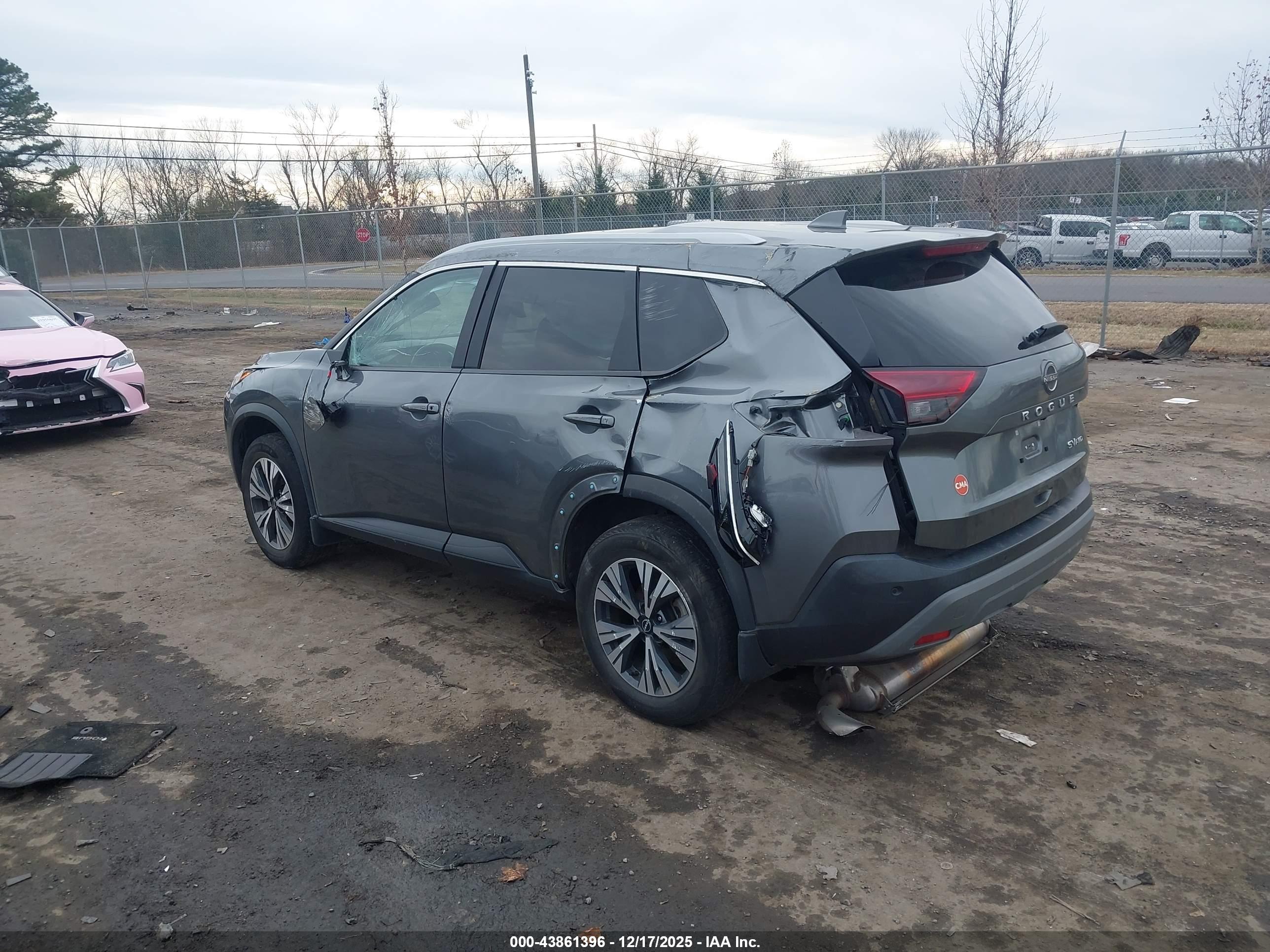 NISSAN ROGUE image 3