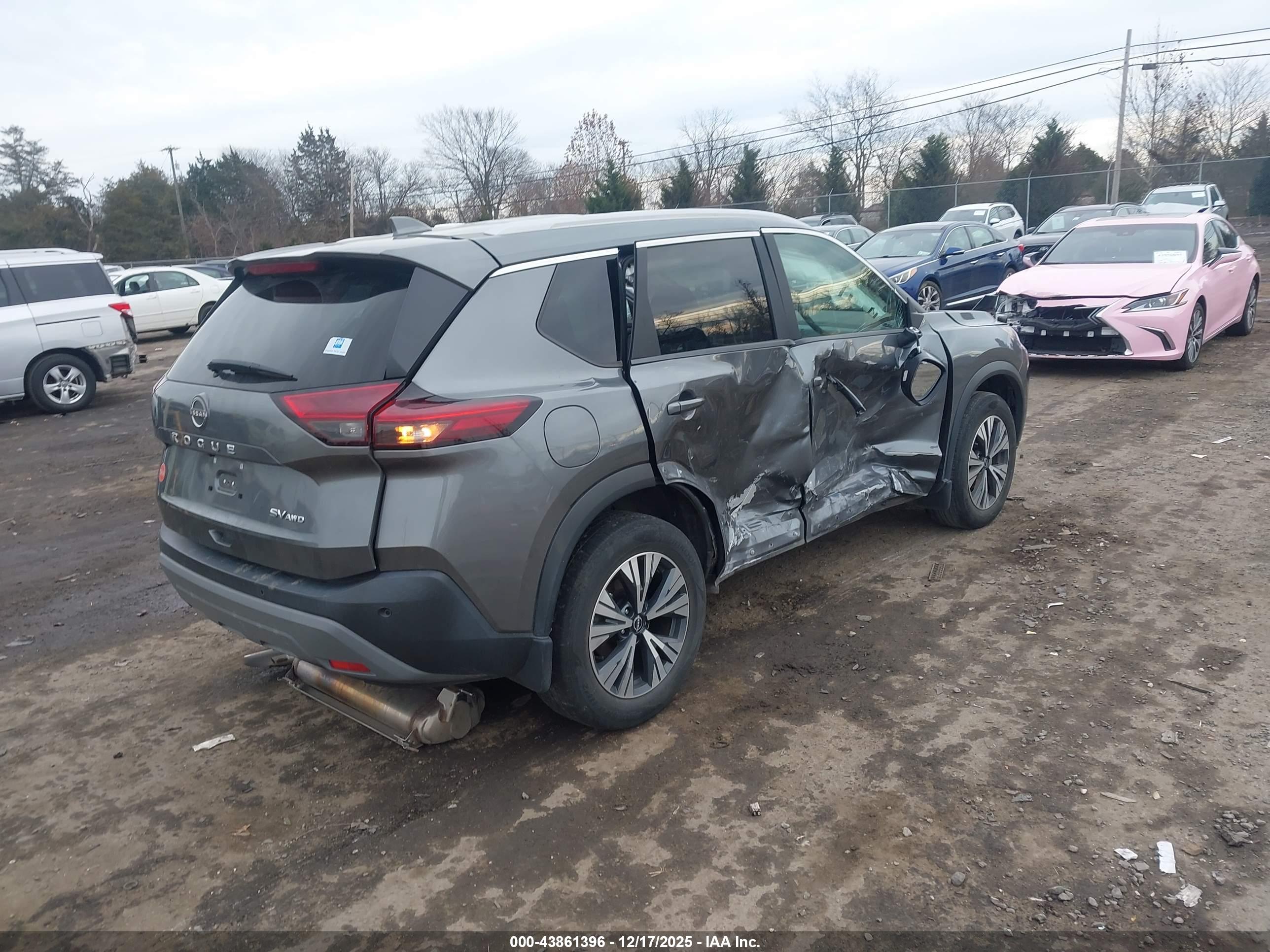 NISSAN ROGUE image 4