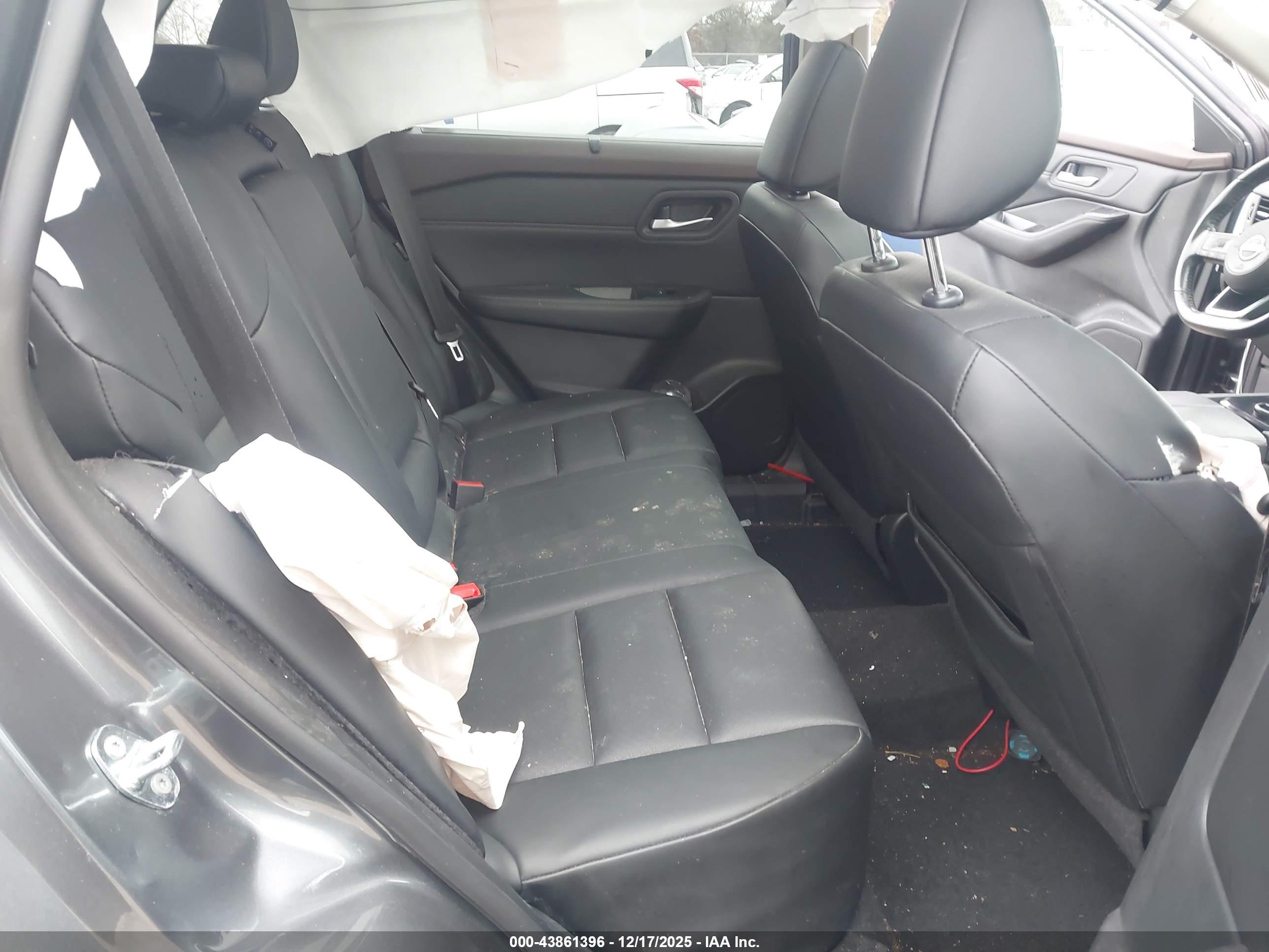NISSAN ROGUE image 8