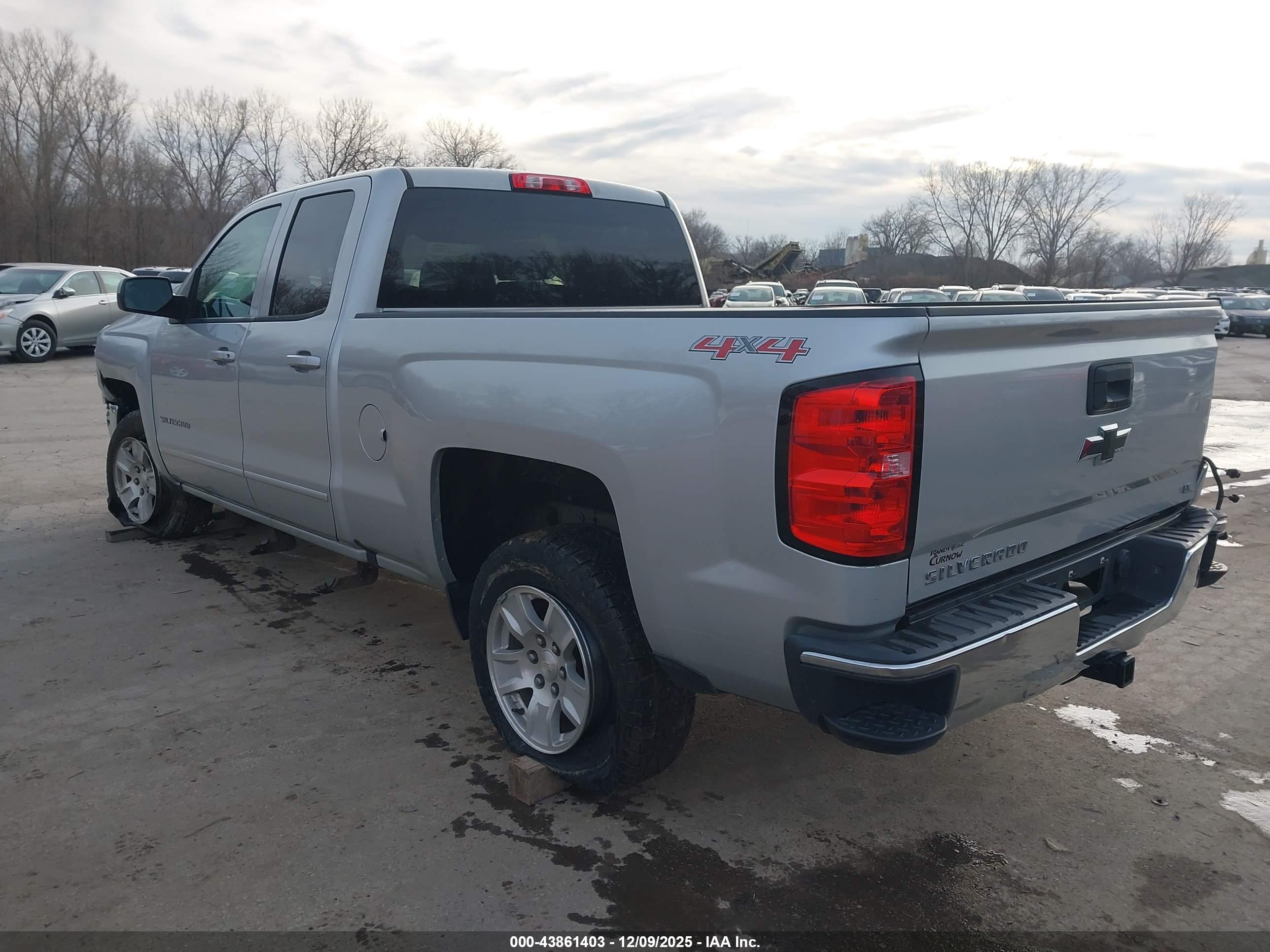 CHEVROLET SILVERADO image 3