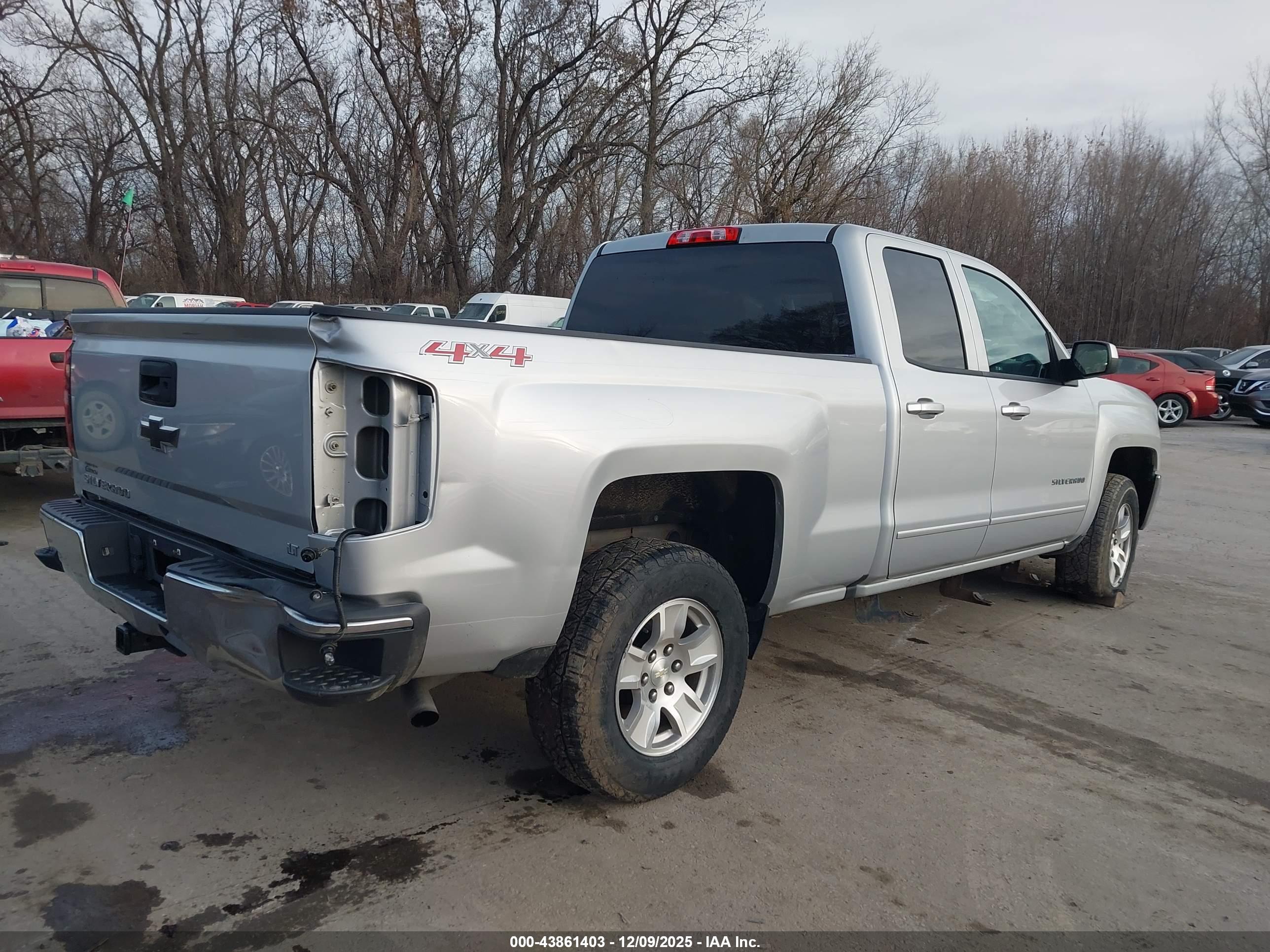 CHEVROLET SILVERADO image 4