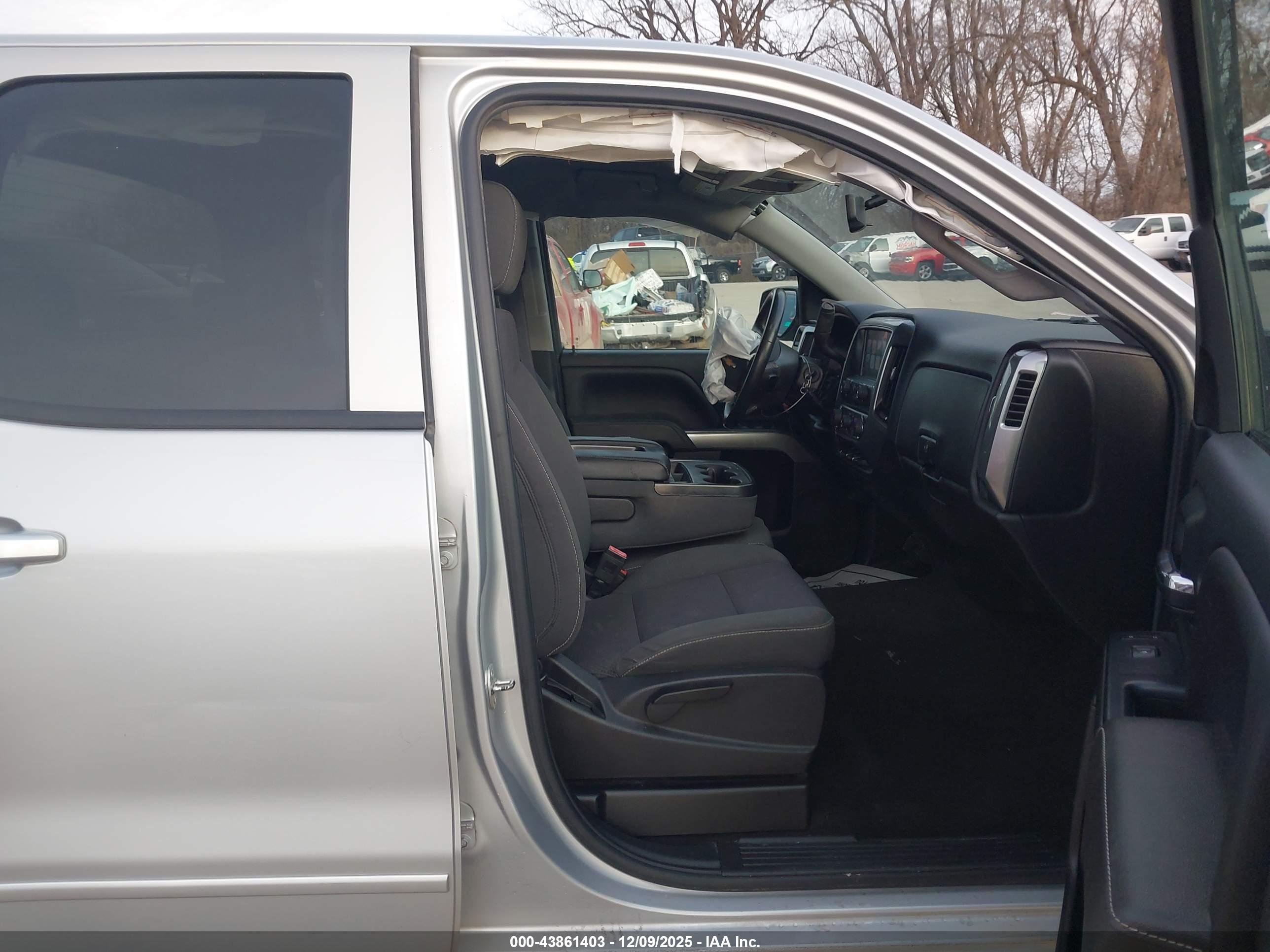 CHEVROLET SILVERADO image 5
