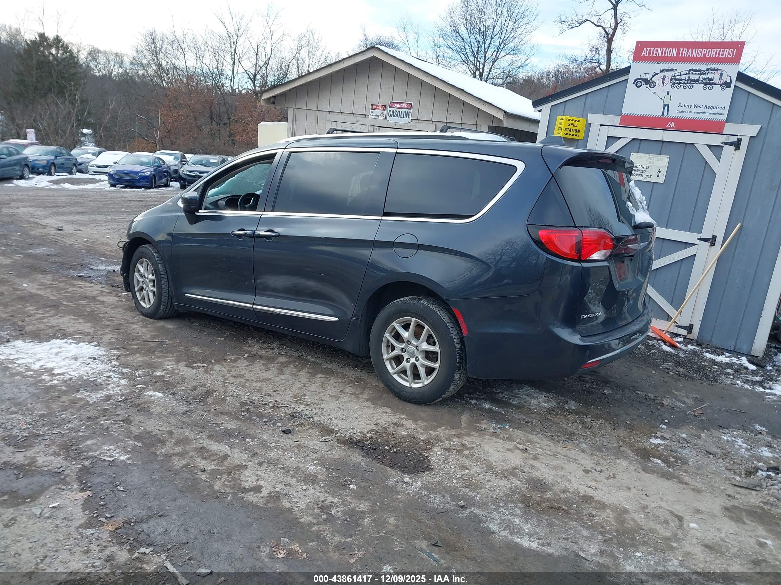 CHRYSLER PACIFICA image 3