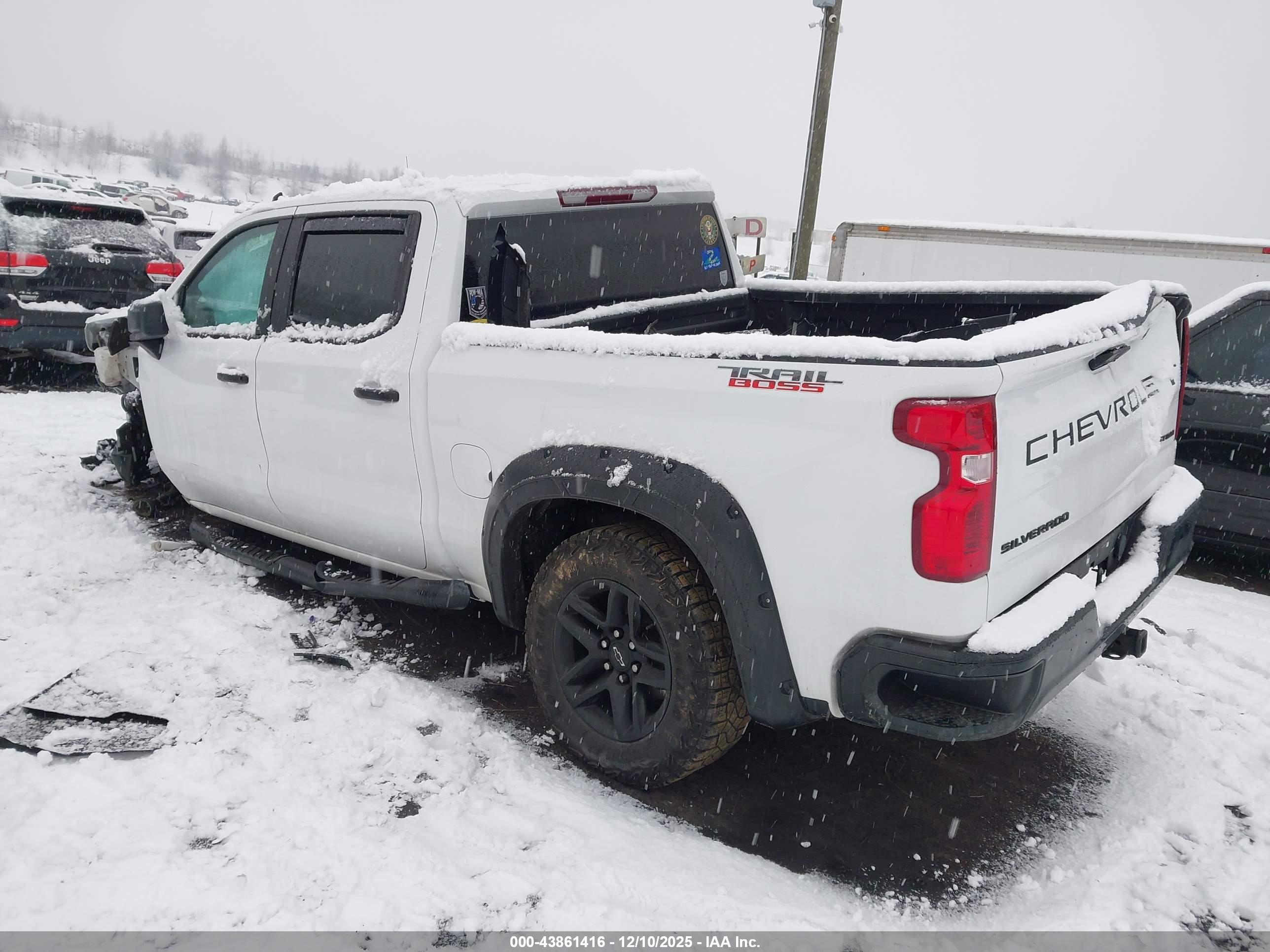 CHEVROLET SILVERADO image 3