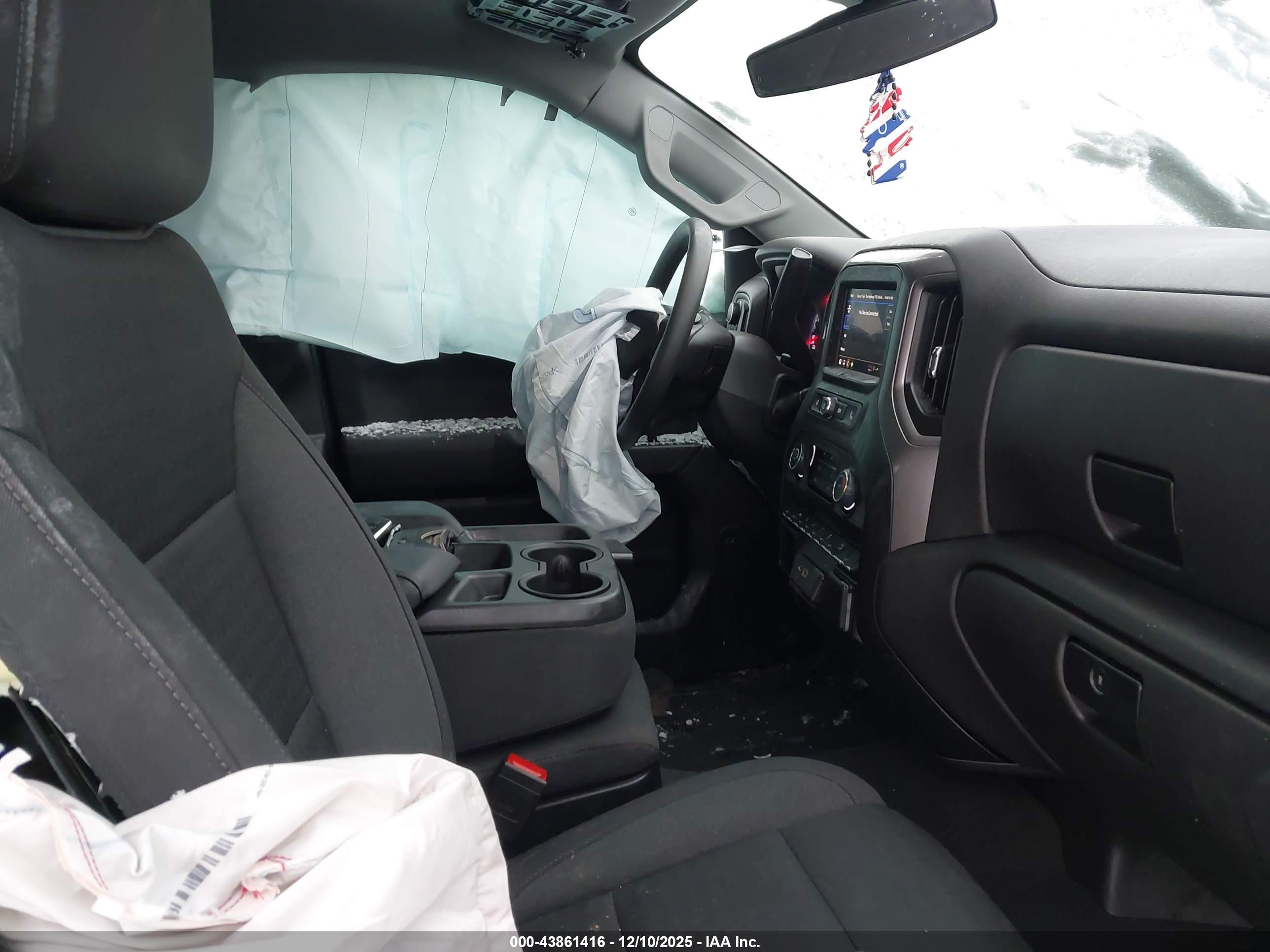 CHEVROLET SILVERADO image 5