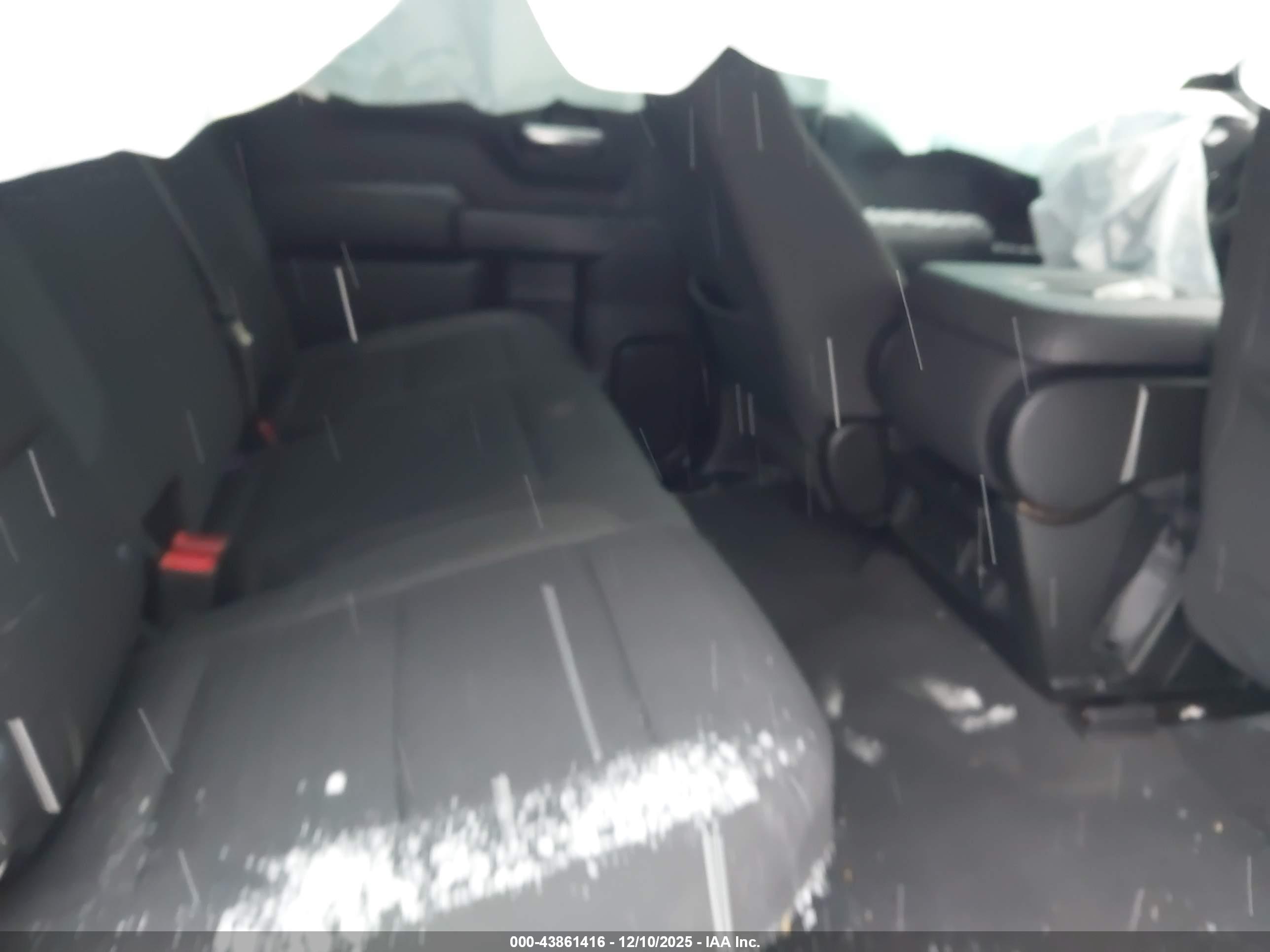 CHEVROLET SILVERADO image 8