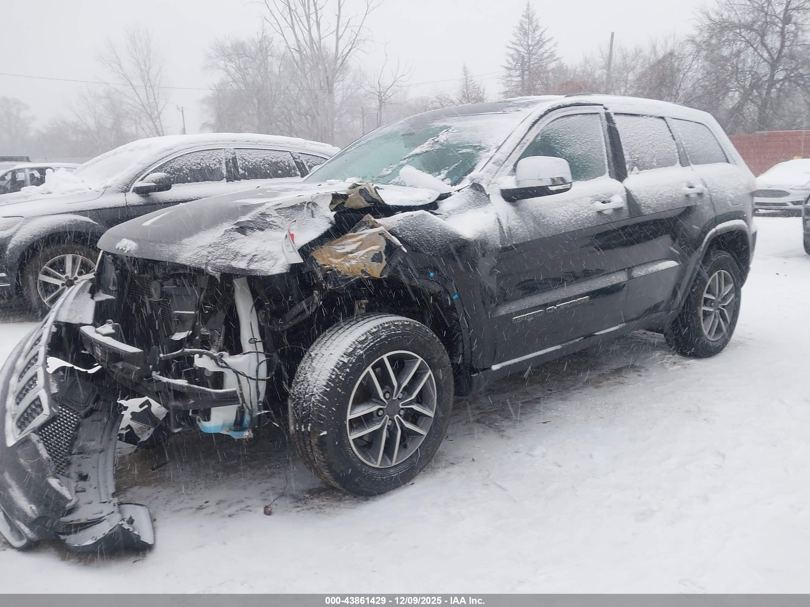 JEEP GRAND image 2