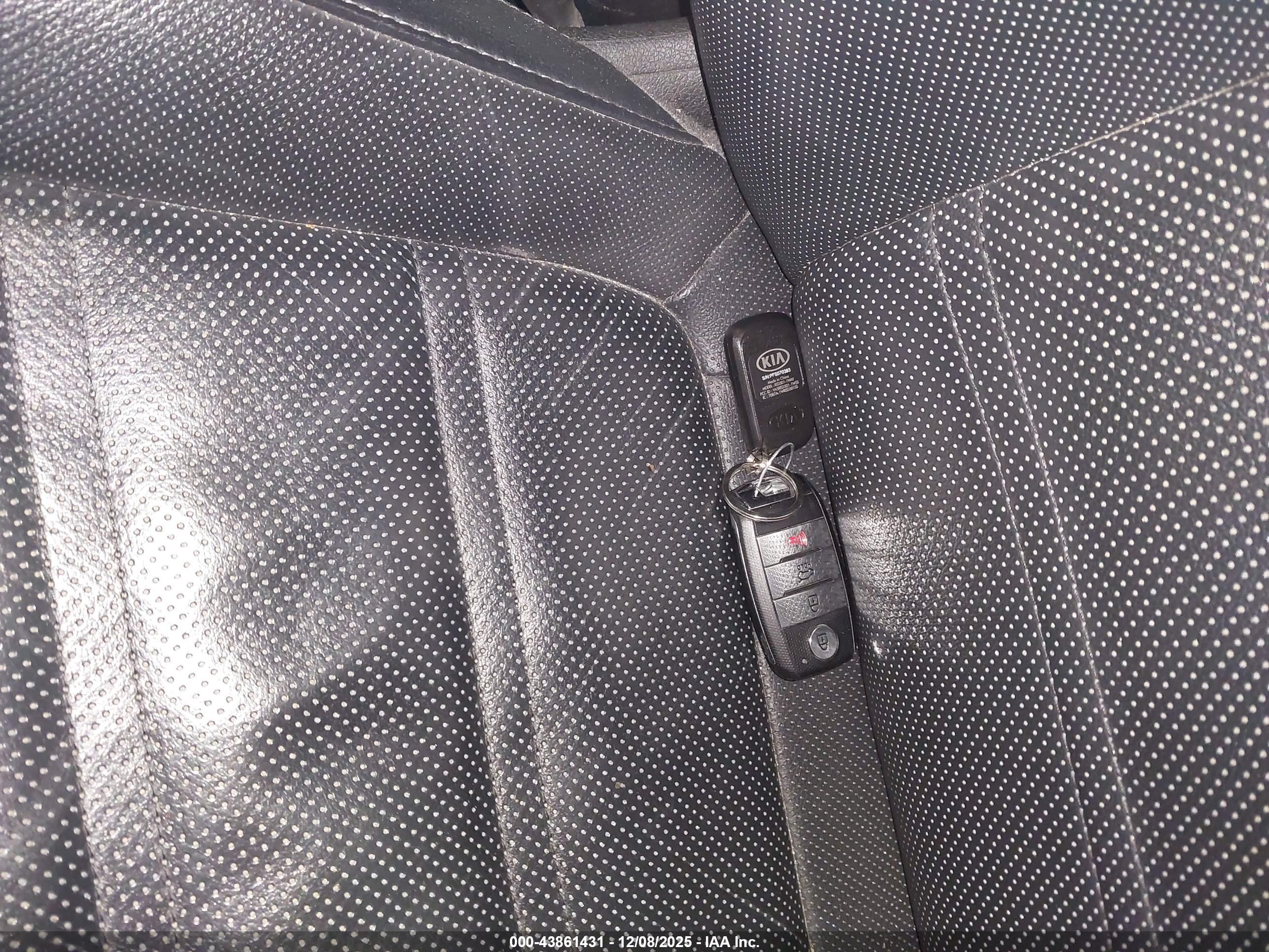 KIA SORENTO image 11