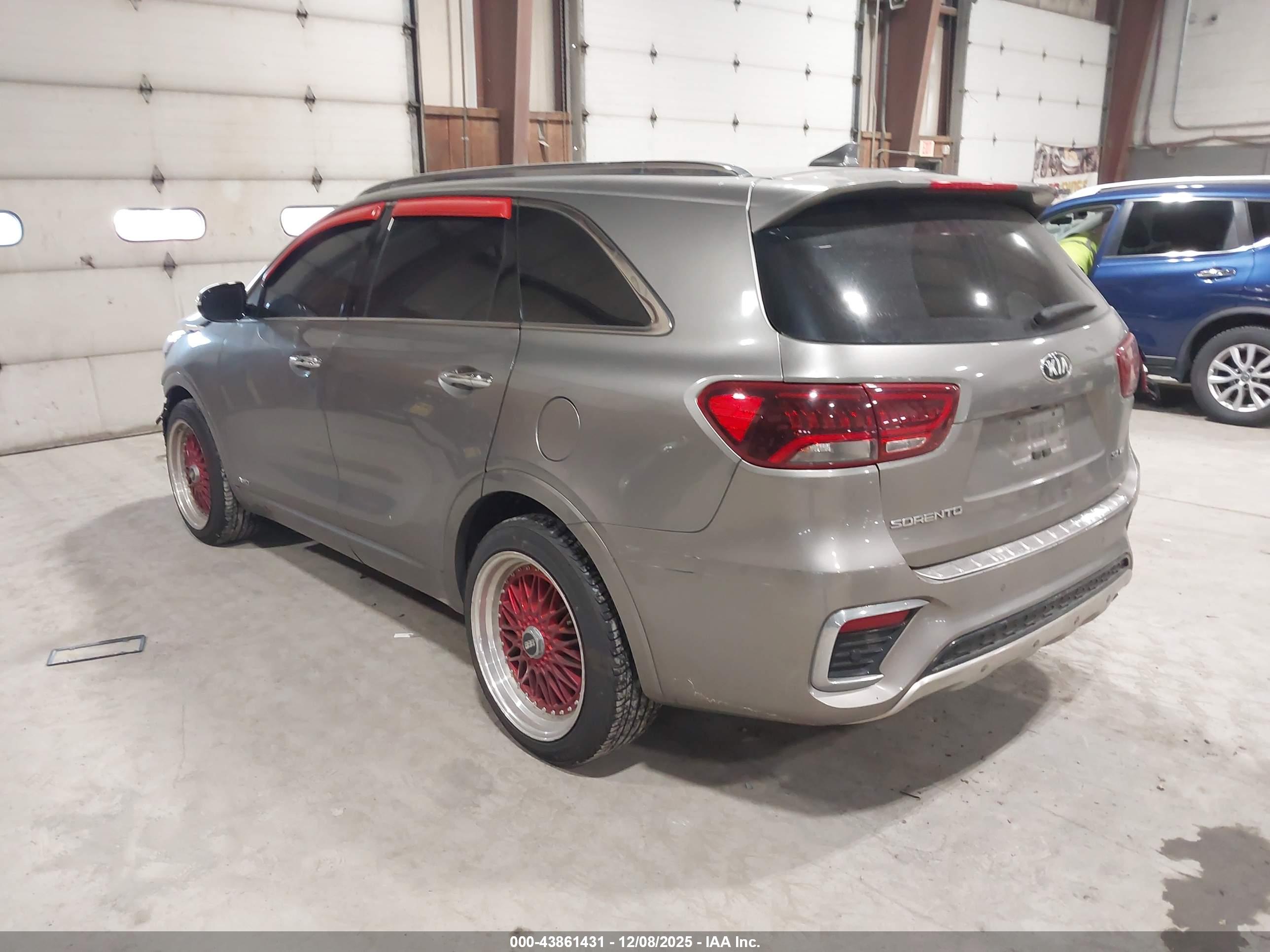 KIA SORENTO image 3