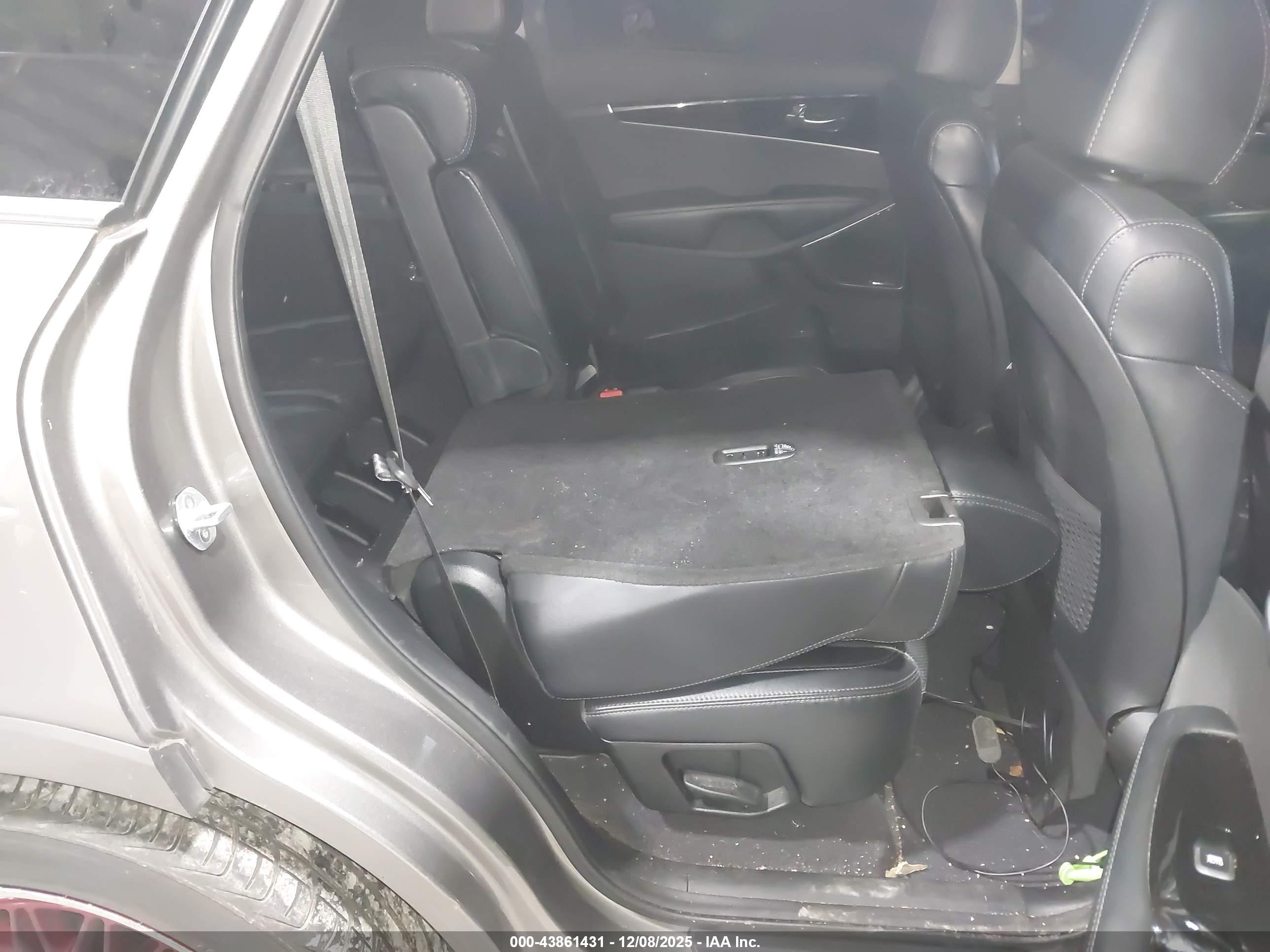 KIA SORENTO image 8