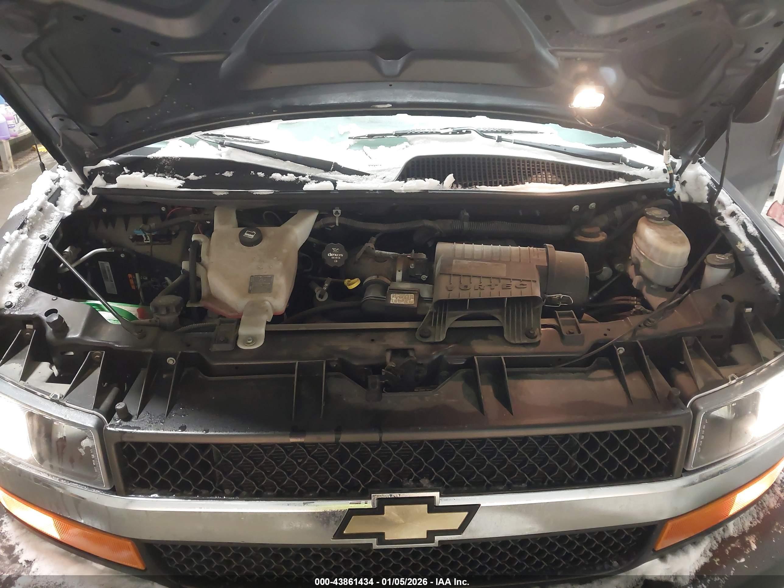 CHEVROLET EXPRESS image 10
