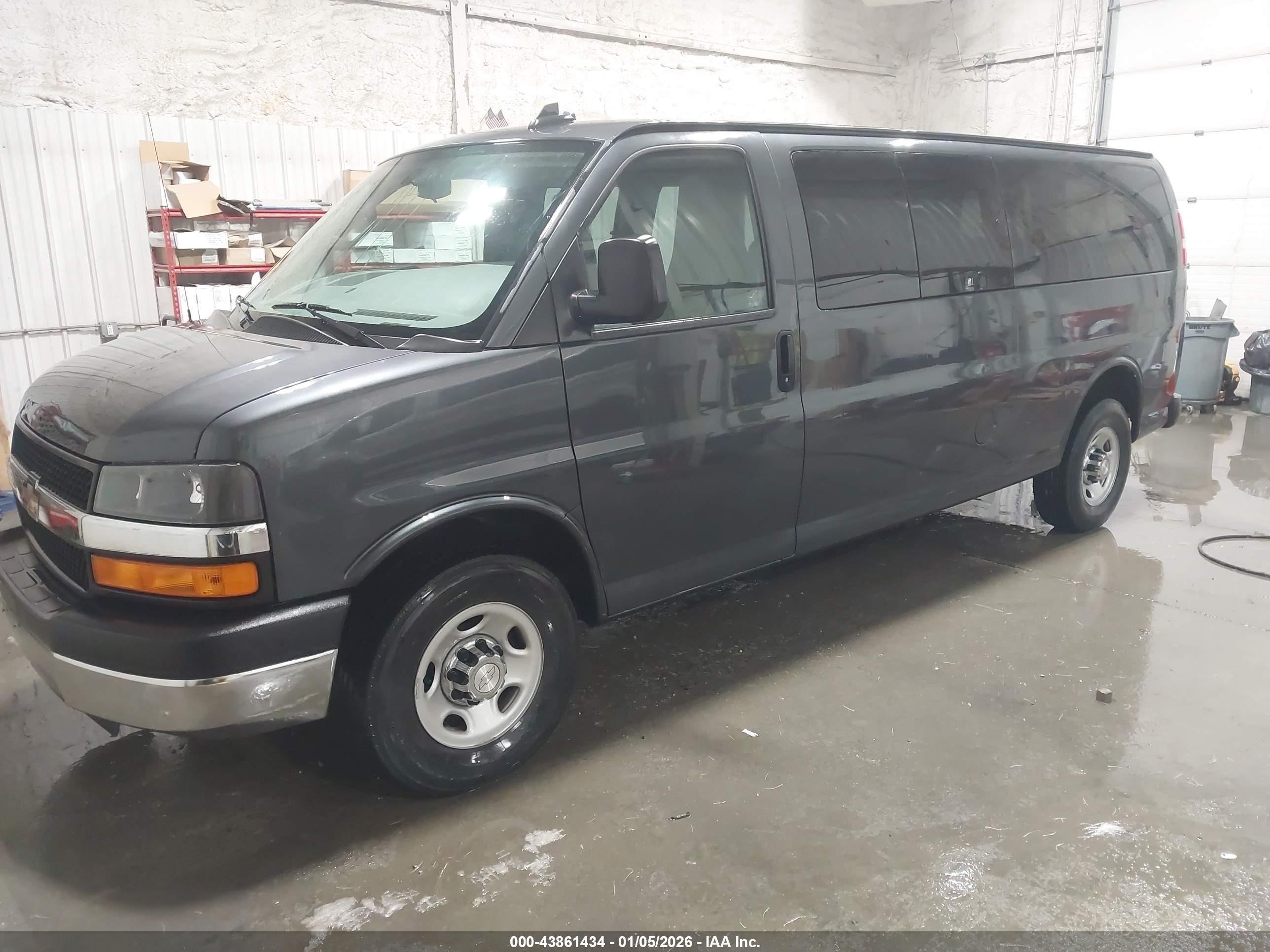 CHEVROLET EXPRESS image 2