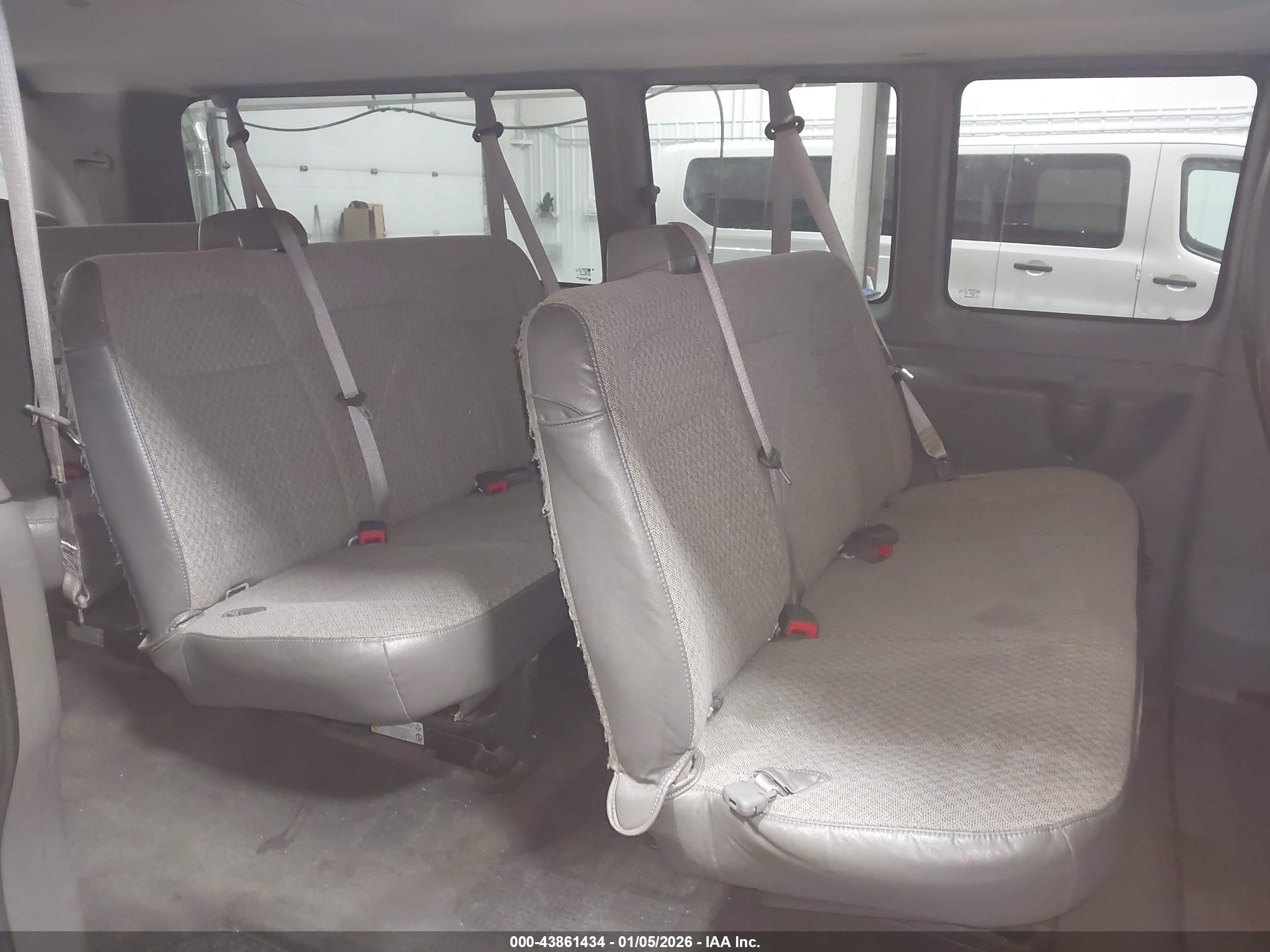 CHEVROLET EXPRESS image 8