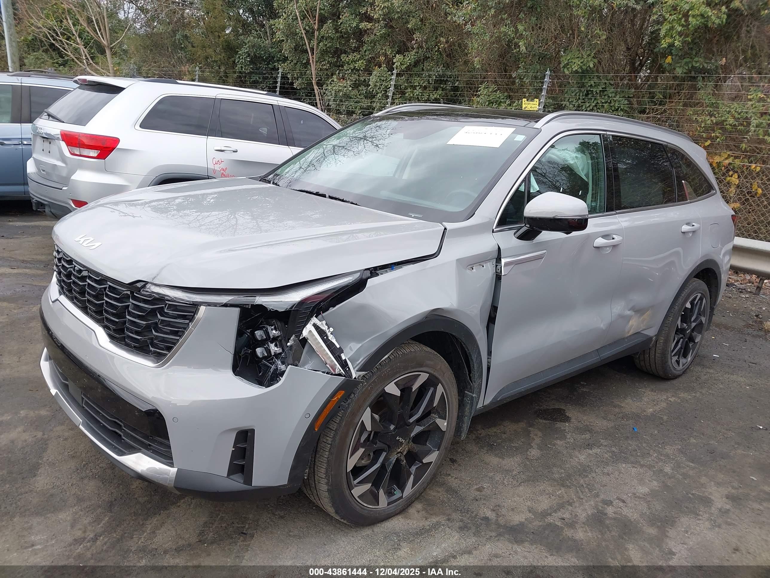 KIA SORENTO image 2