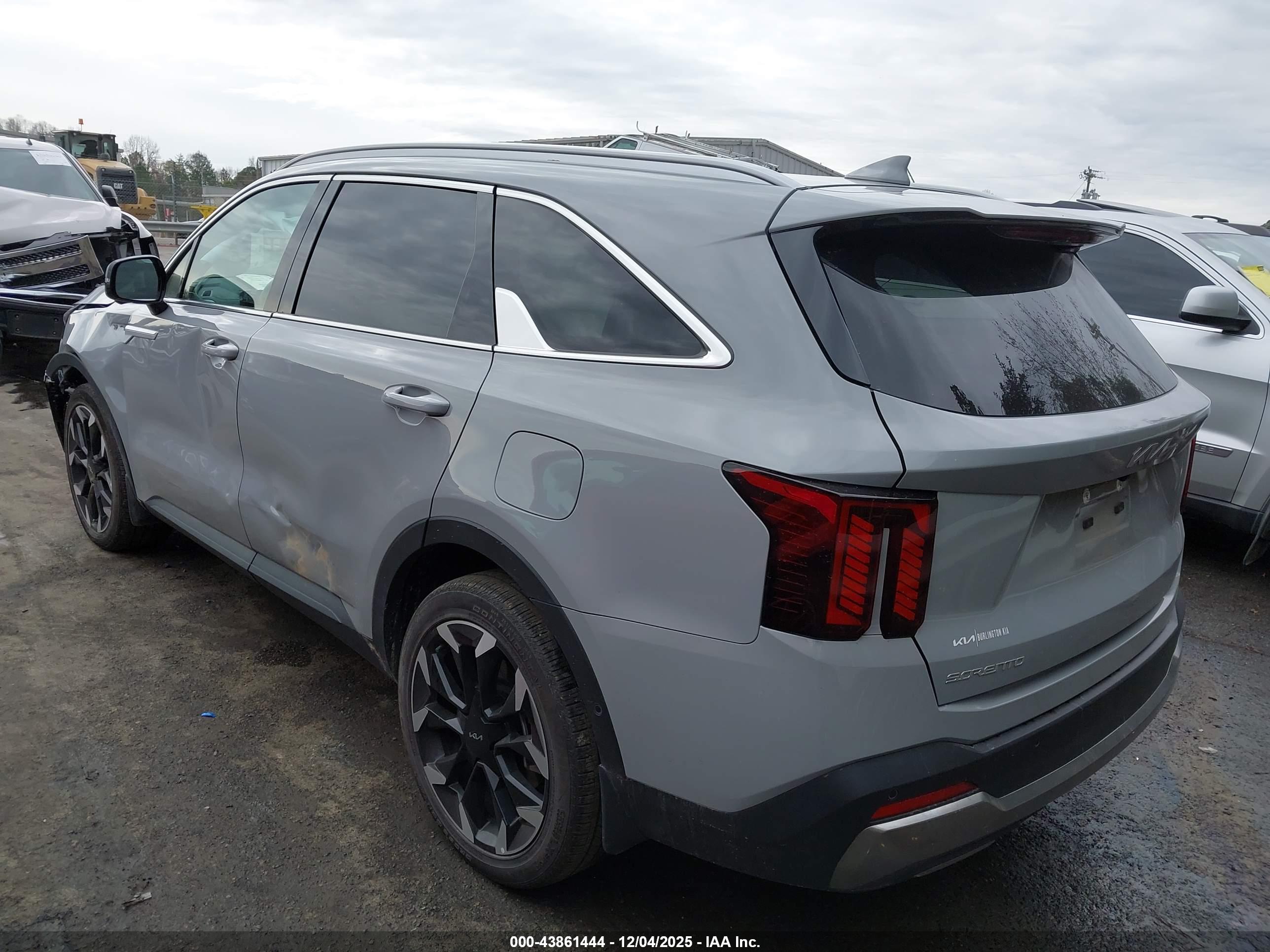 KIA SORENTO image 3