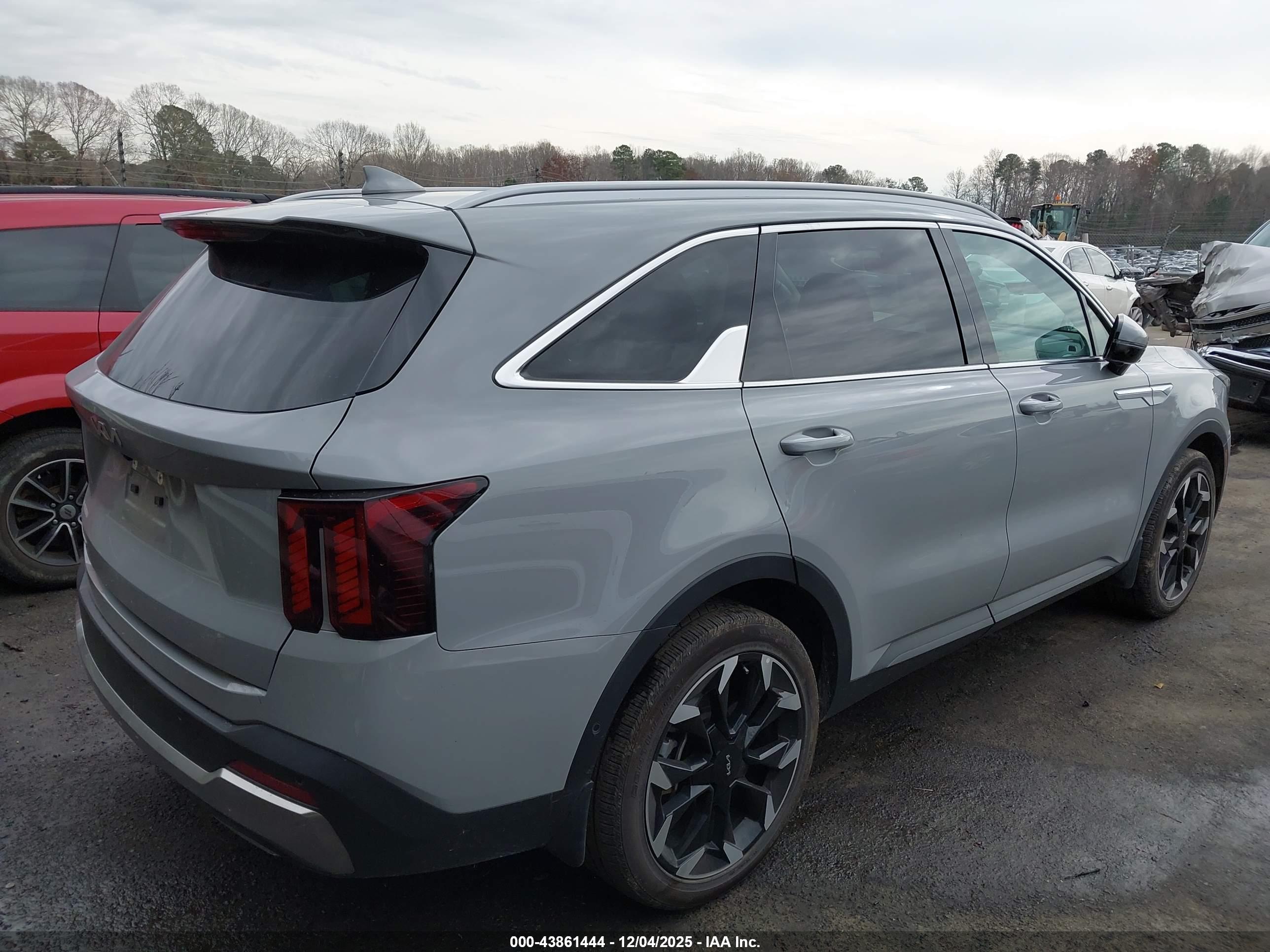 KIA SORENTO image 4