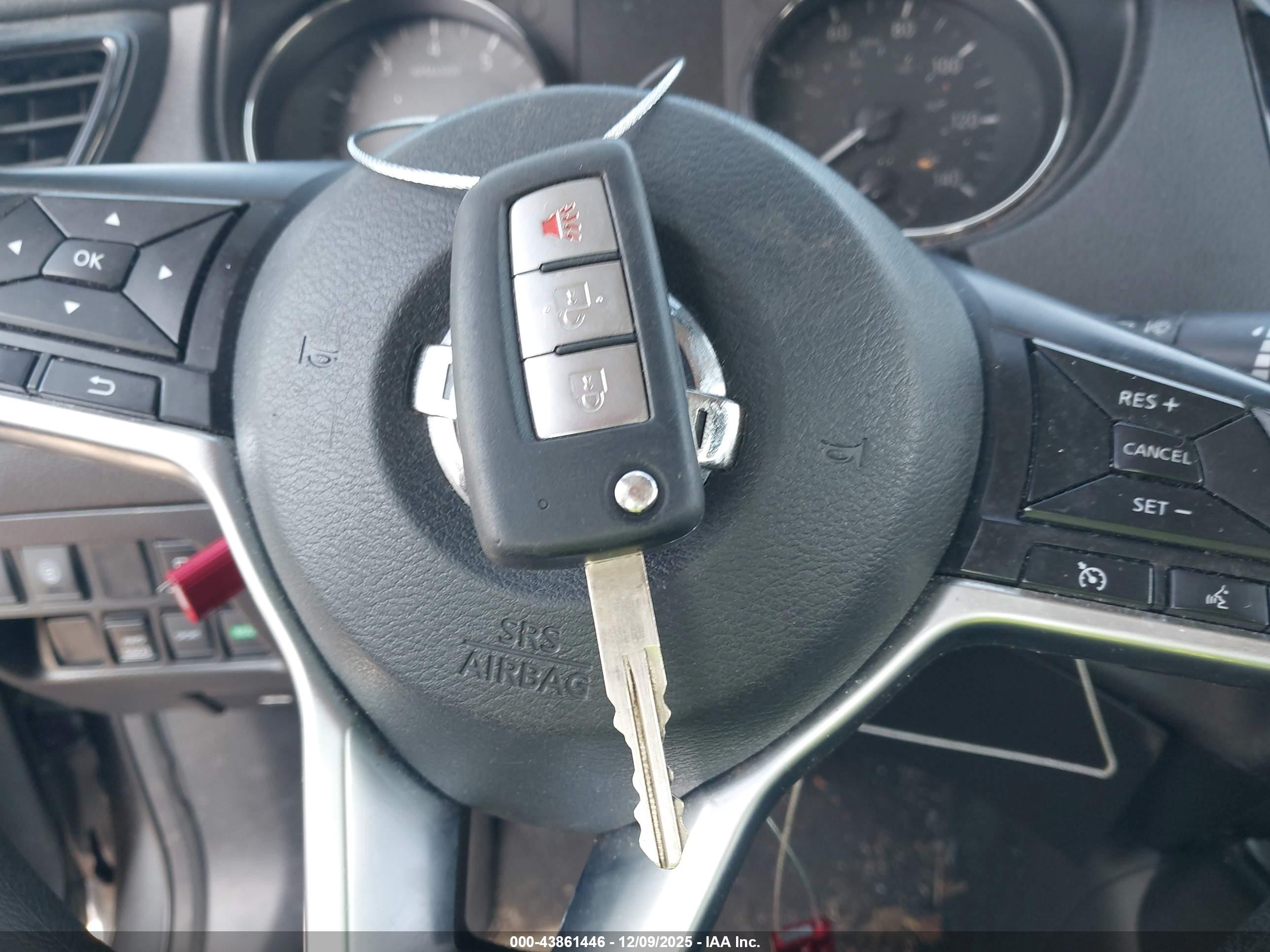 NISSAN ROGUE image 11