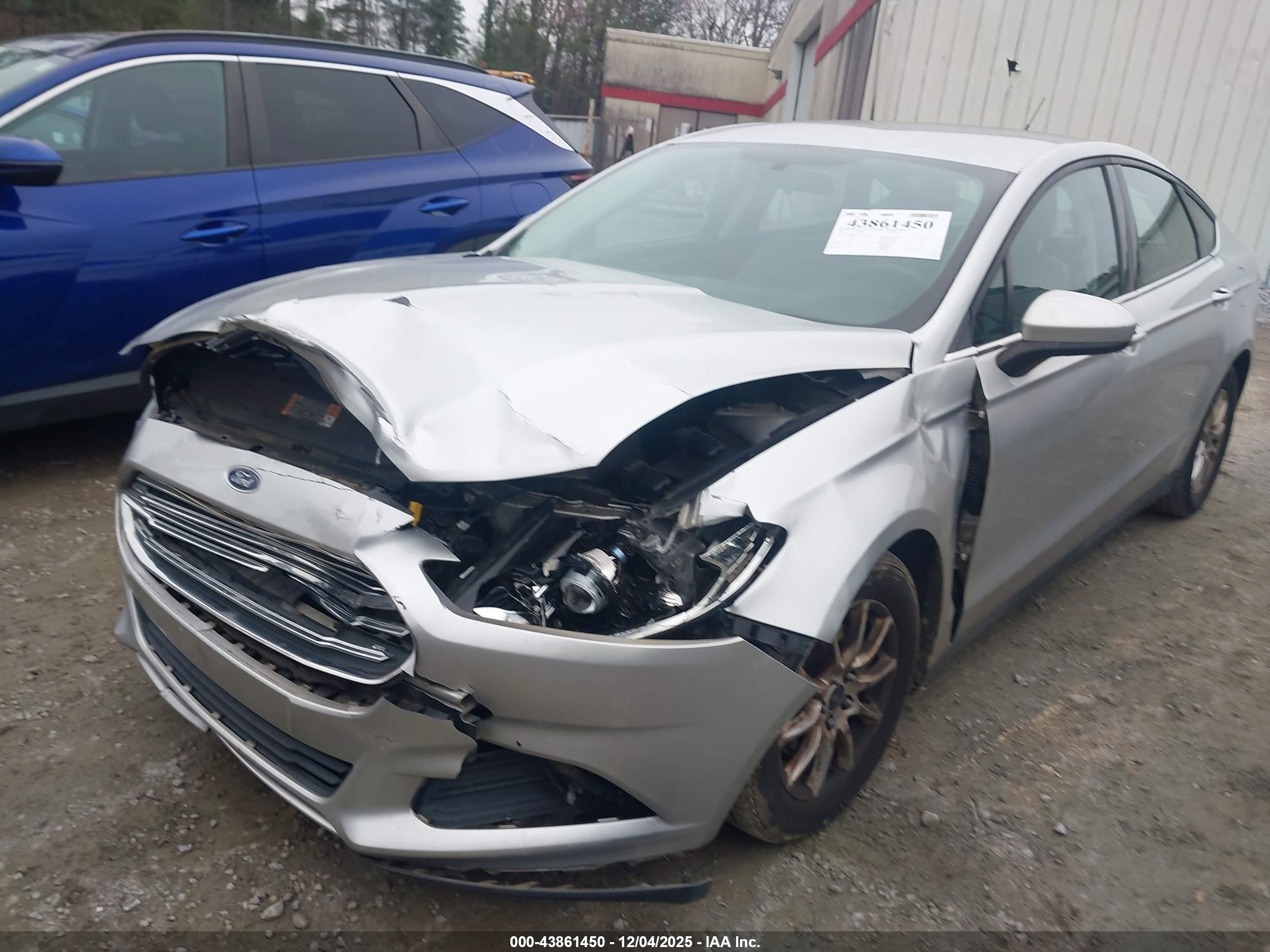 FORD FUSION image 2