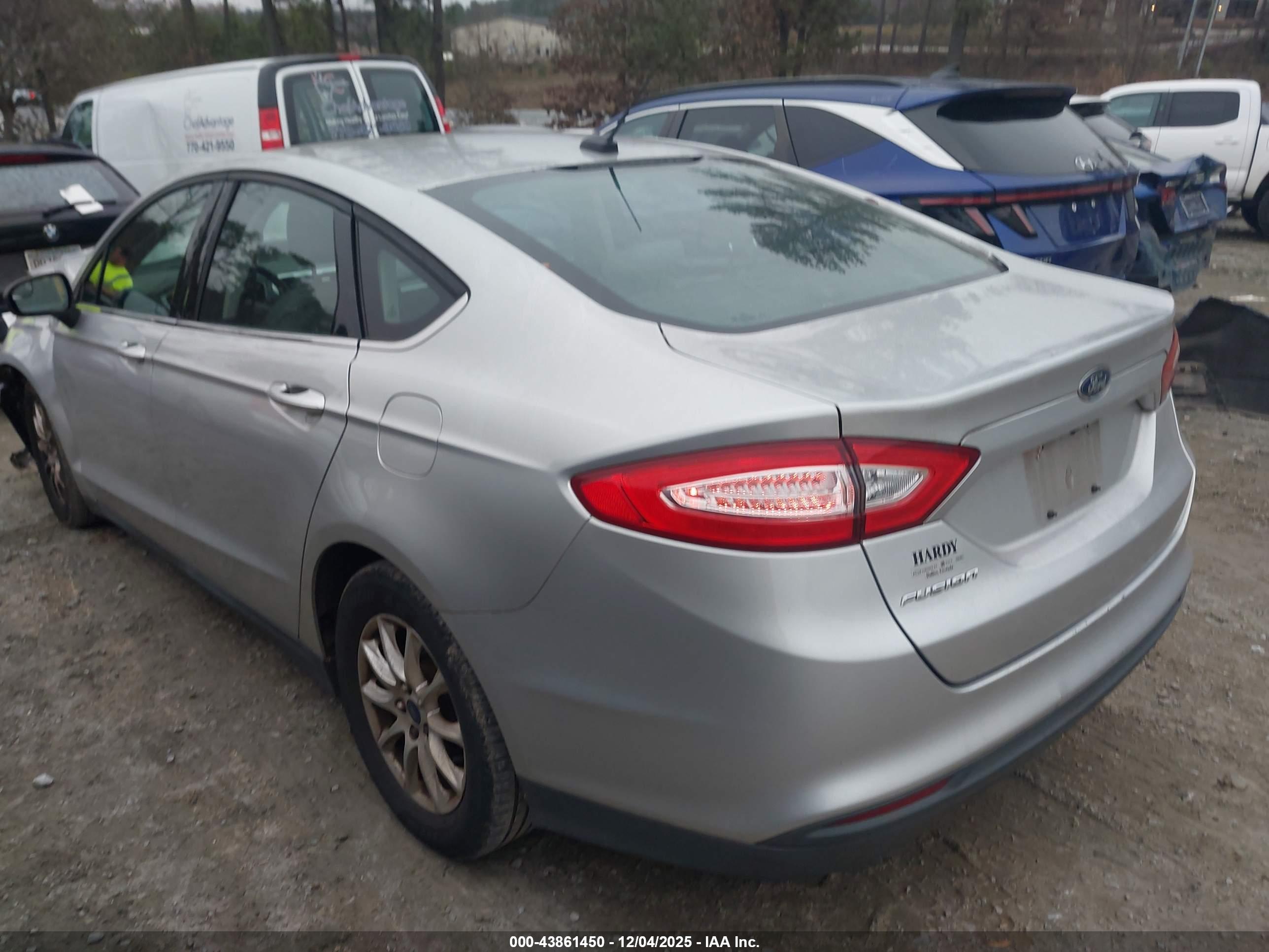 FORD FUSION image 3