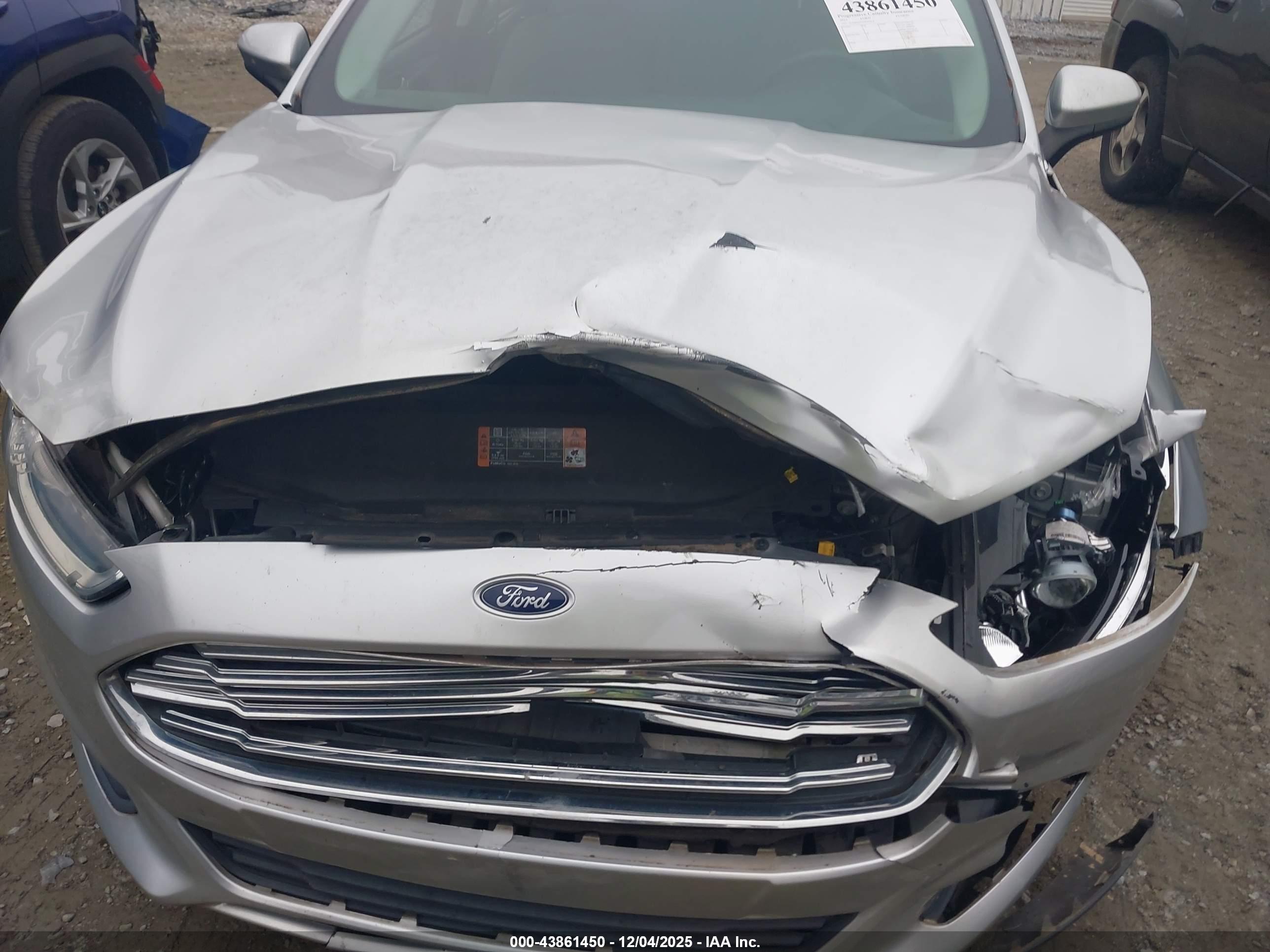 FORD FUSION image 6
