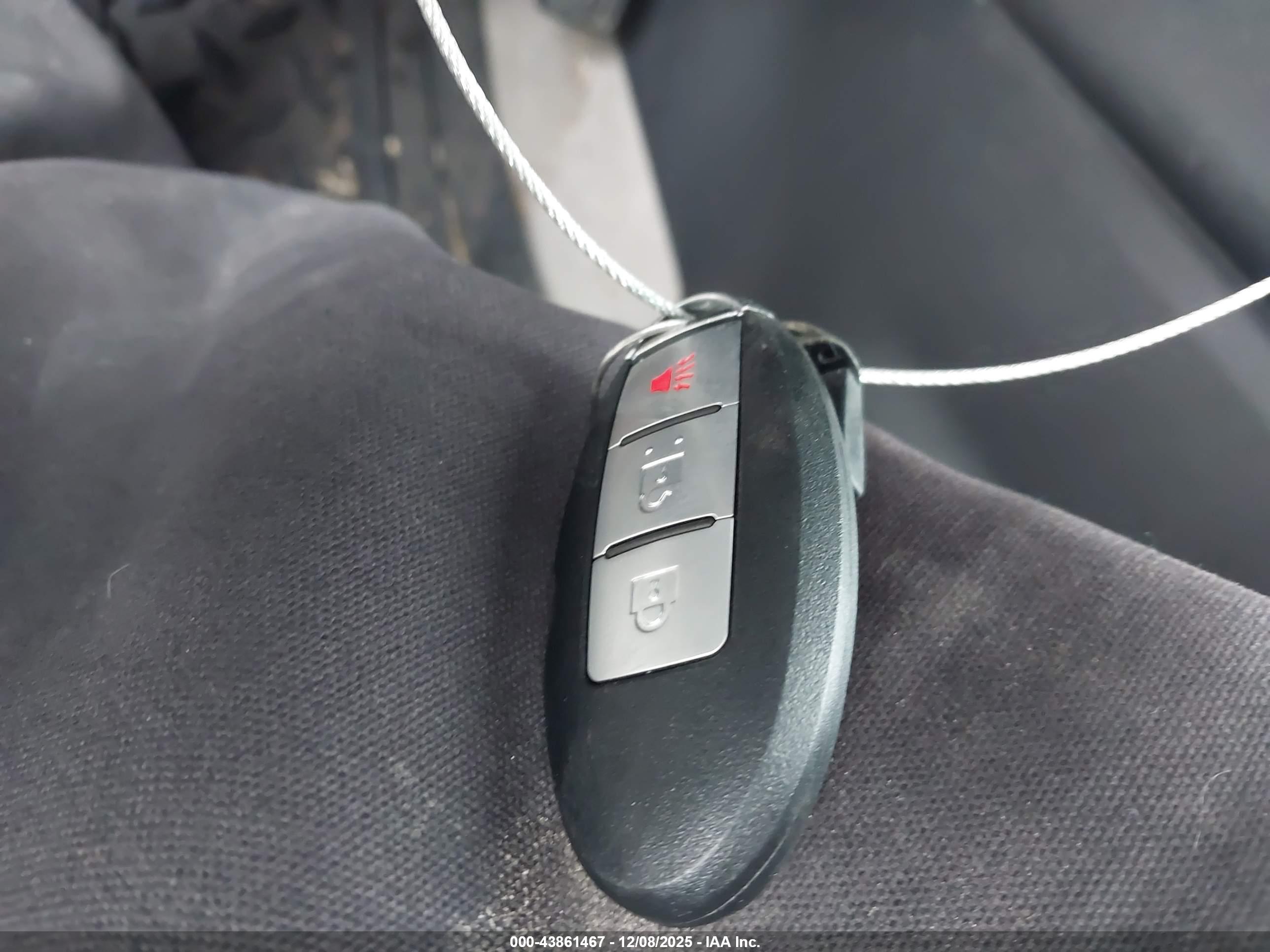 NISSAN ROGUE image 11