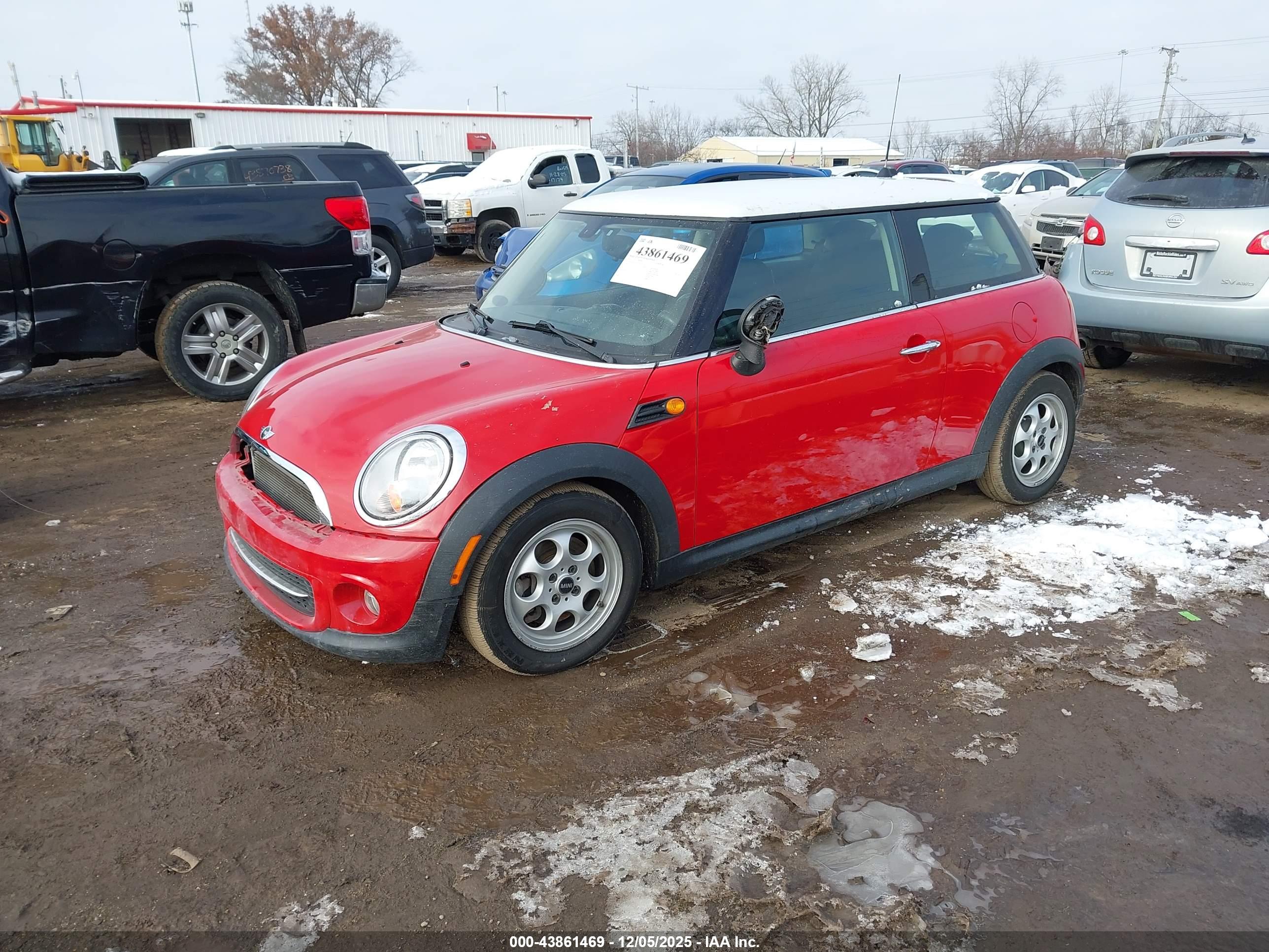 MINI COOPER image 2