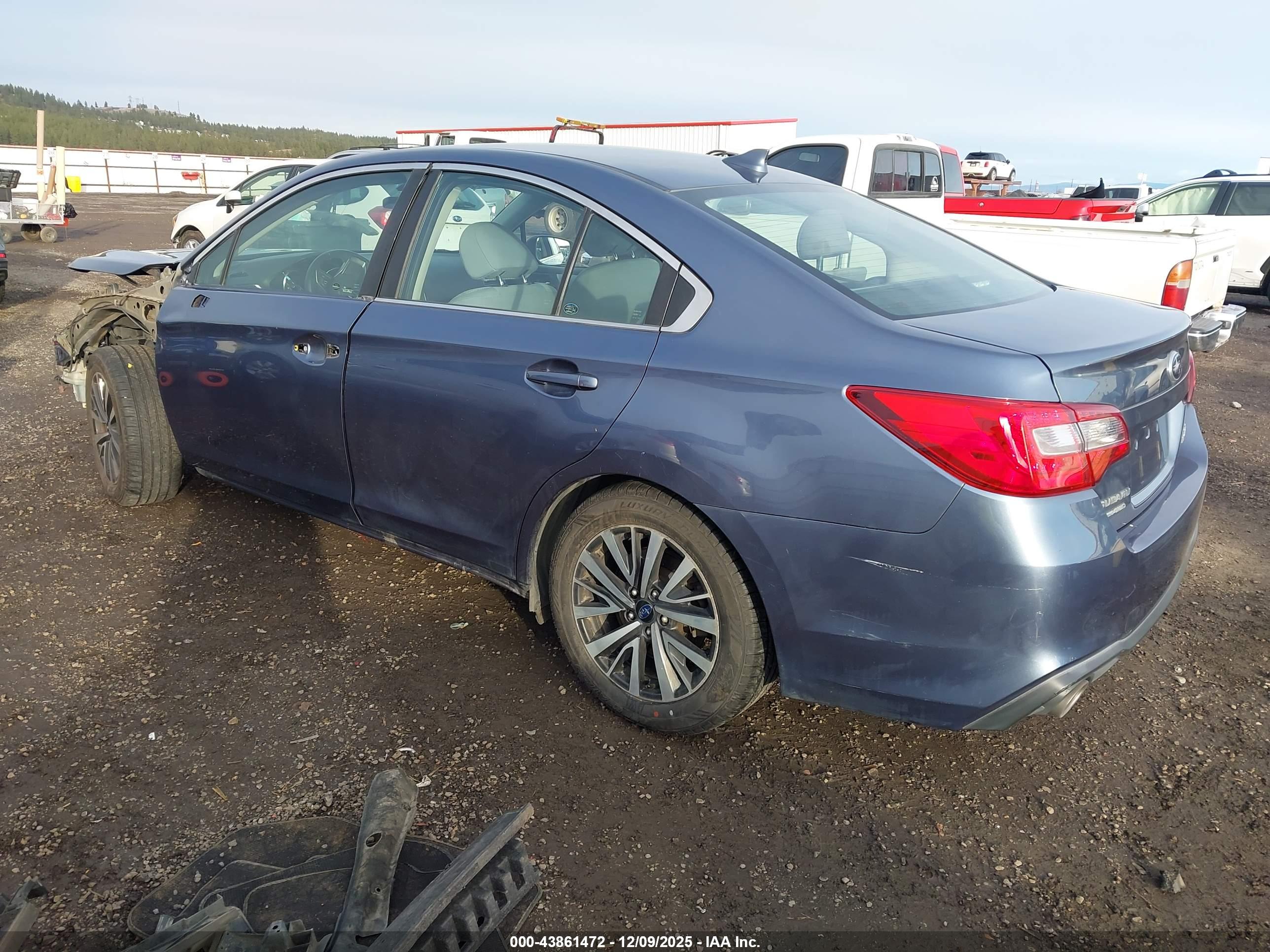 SUBARU LEGACY image 3