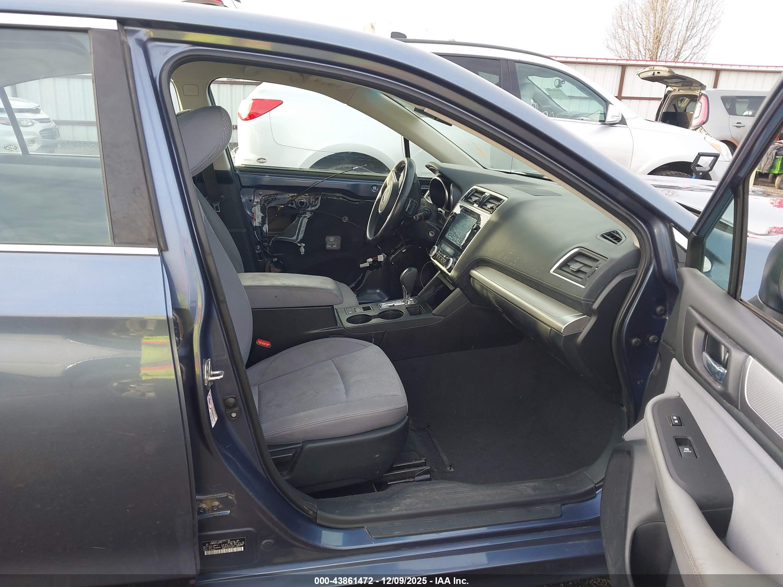 SUBARU LEGACY image 5