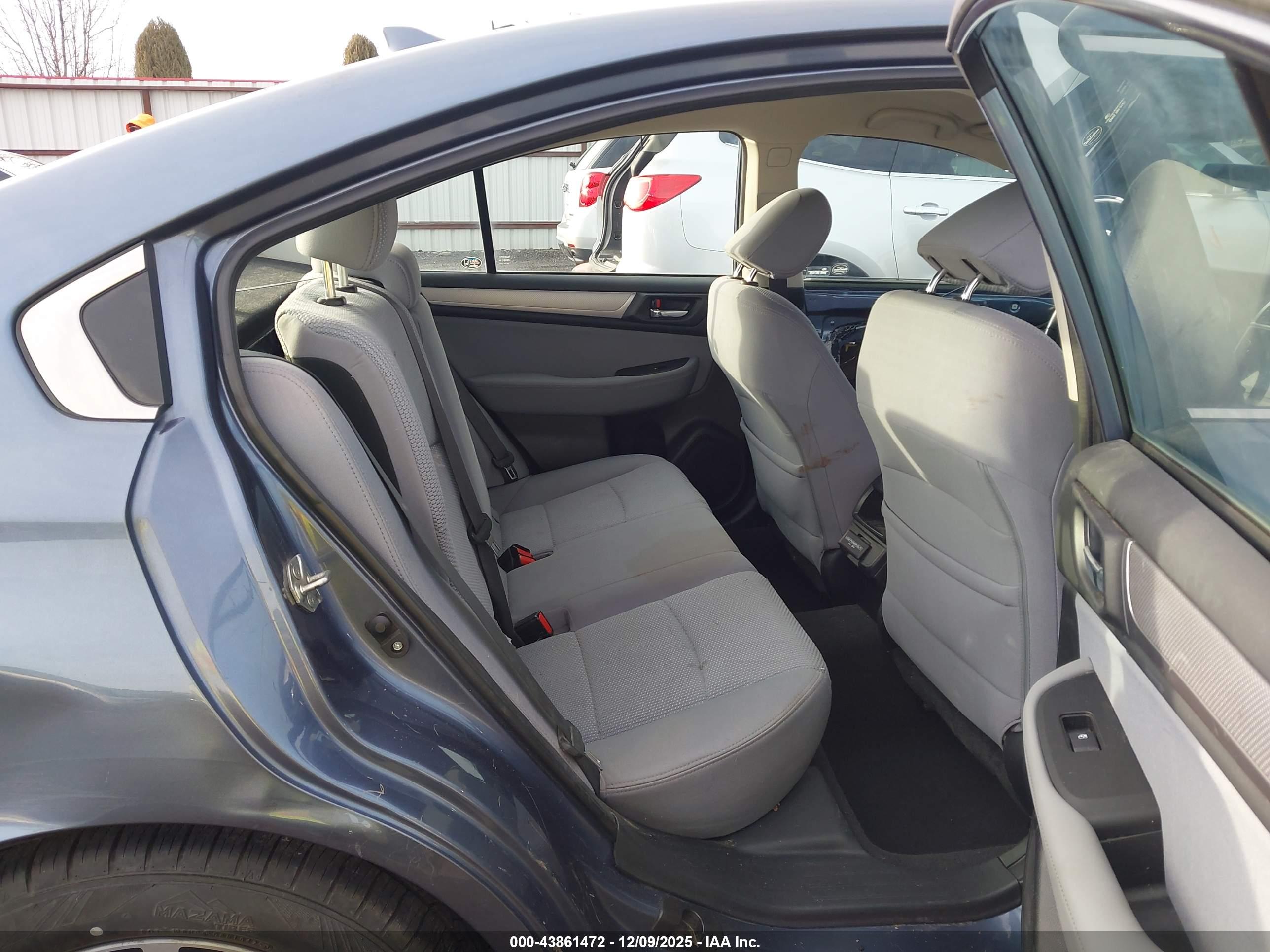SUBARU LEGACY image 8