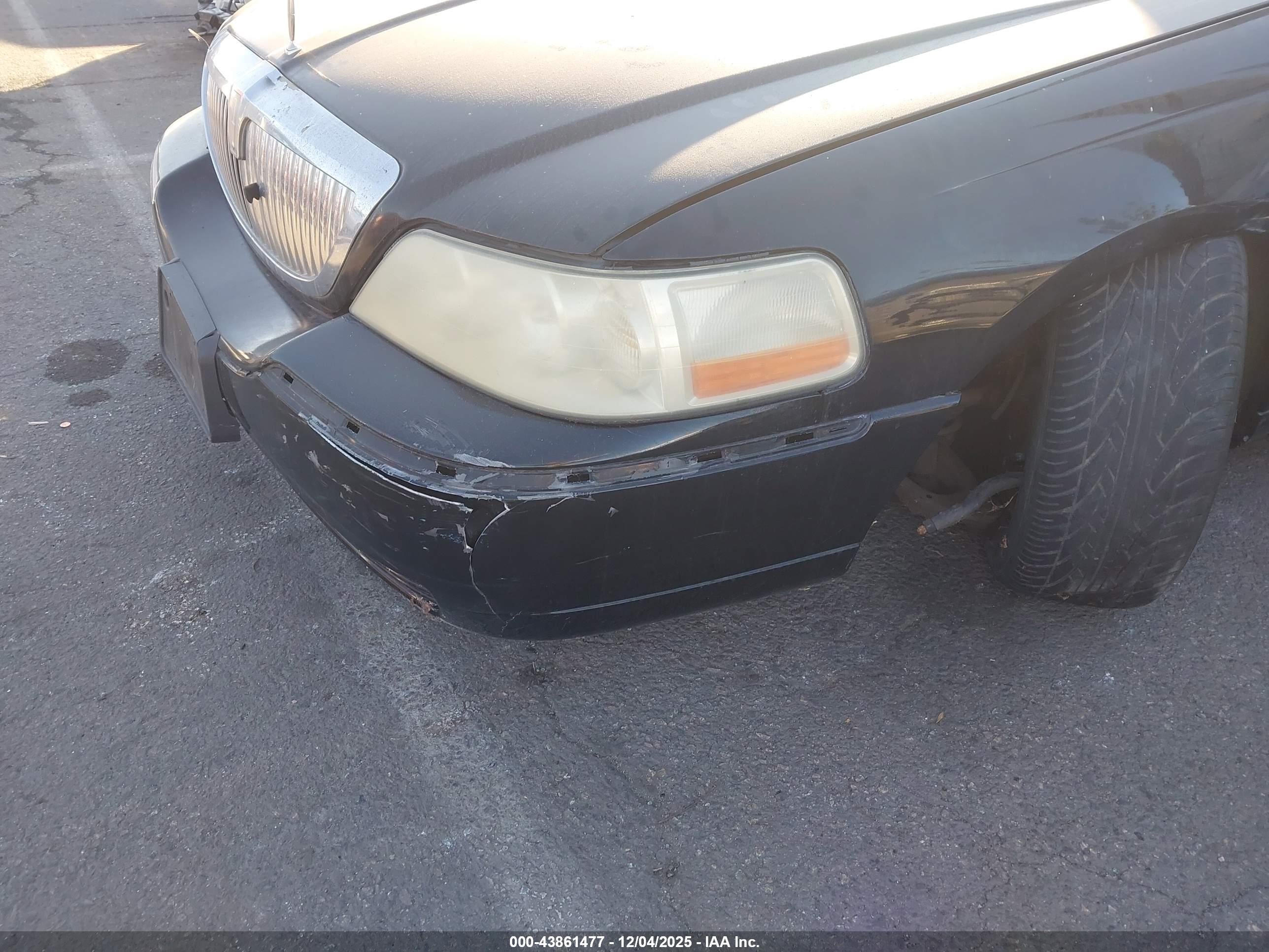 LINCOLN TOWN image 6