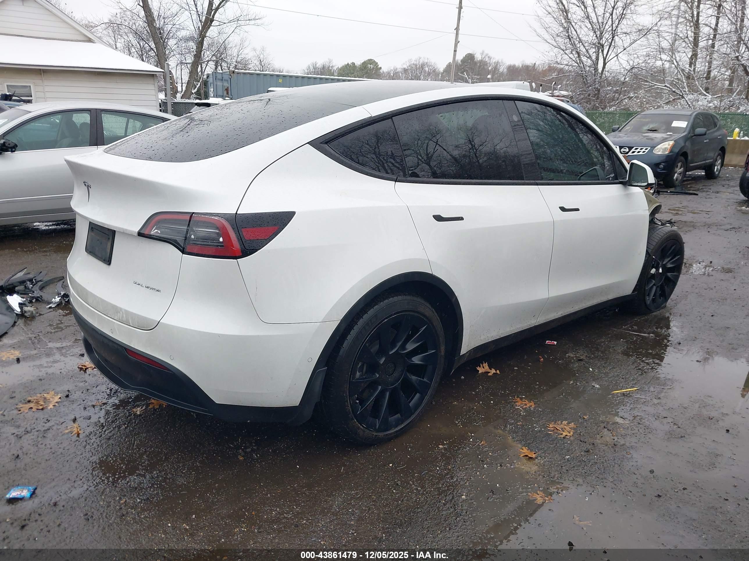 TESLA MODEL image 4