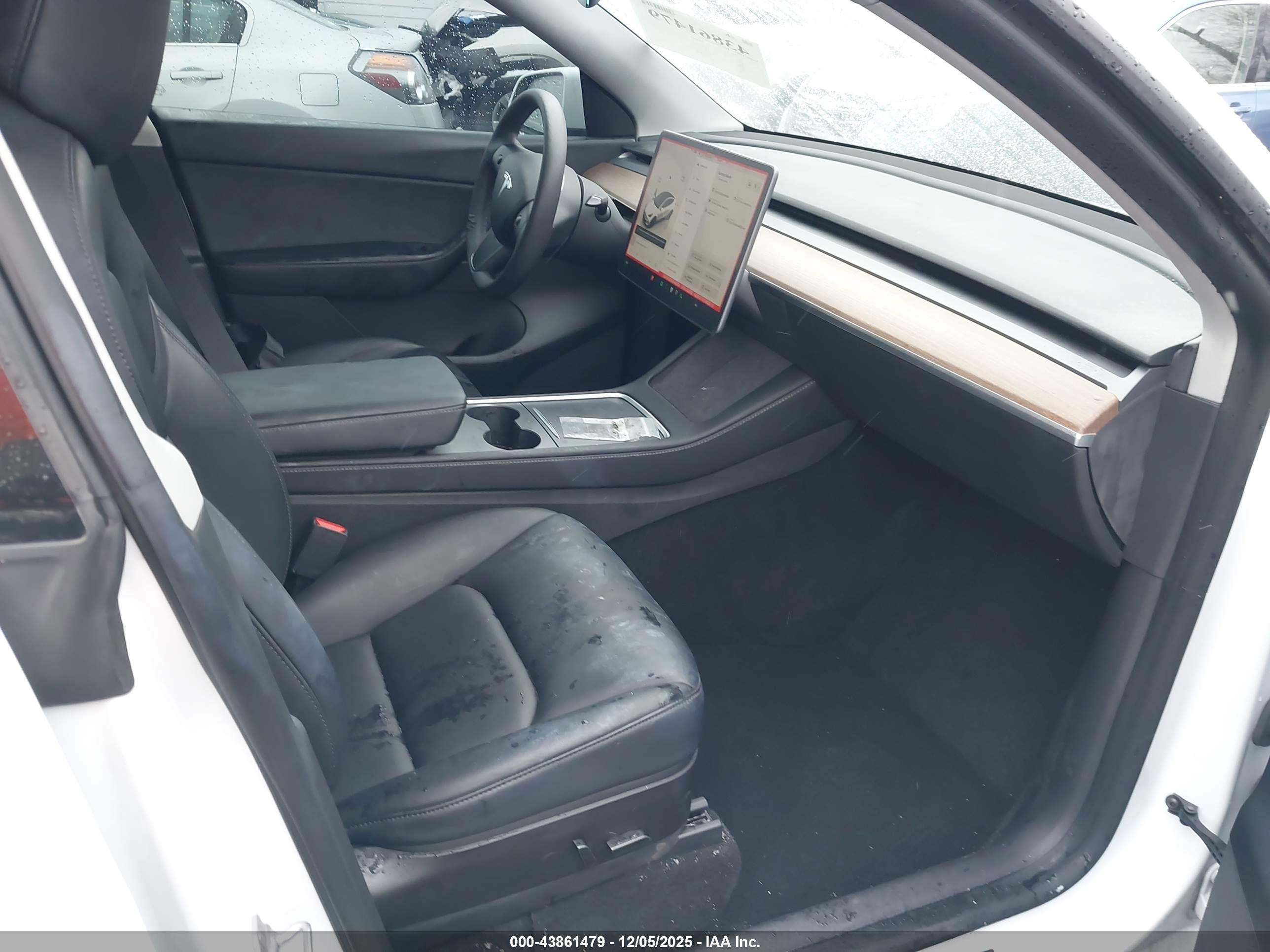 TESLA MODEL image 5