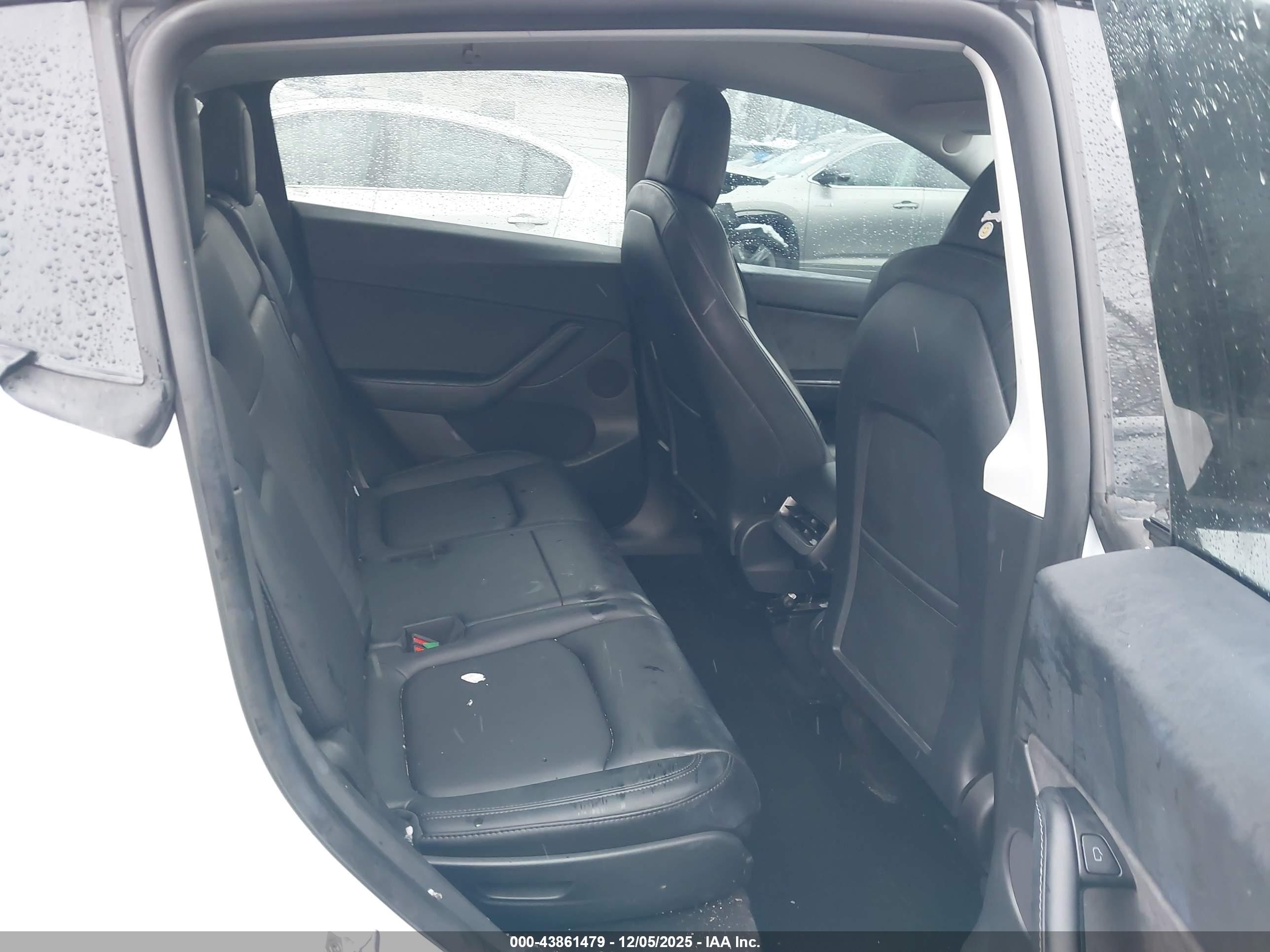 TESLA MODEL image 8
