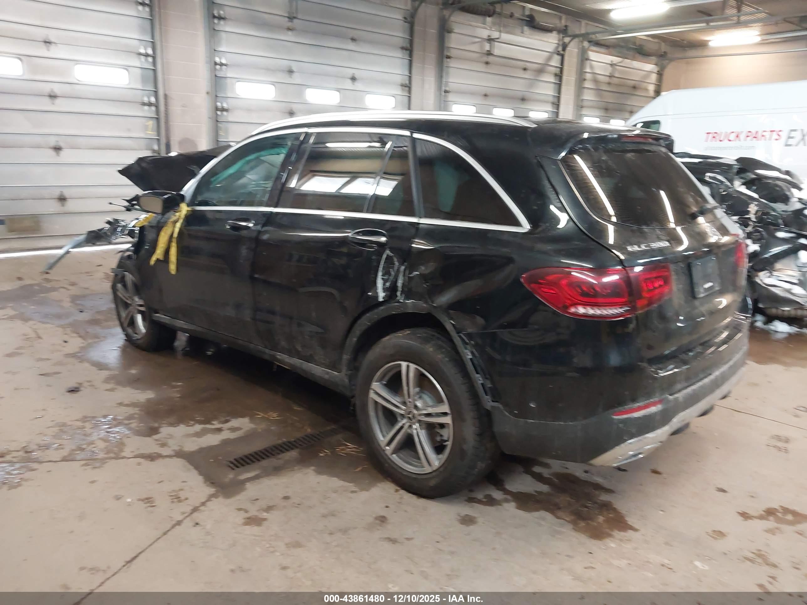 MERCEDES-BENZ GLC image 3
